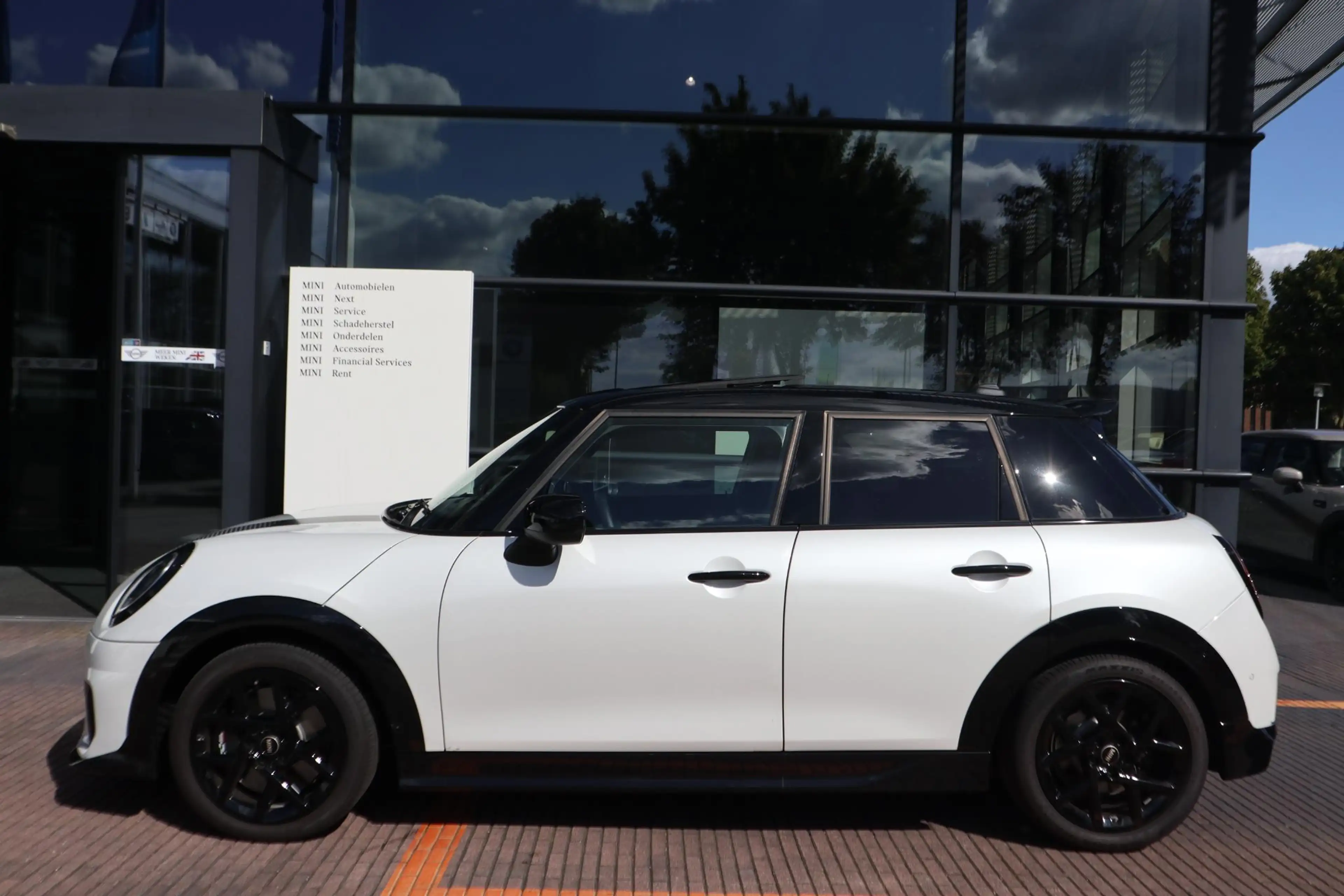 MINI Cooper C 5-Deurs | John Cooper Works uitvoering + Pakket M — photo 3