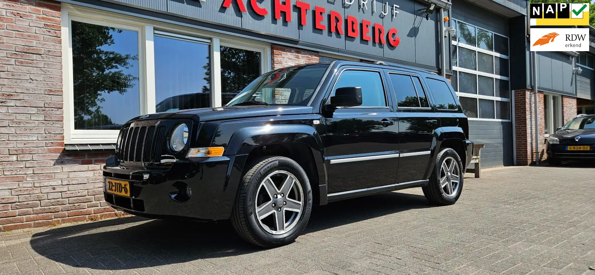 Jeep Patriot 2.4 Limited Liberty 4WD! Automaat! Nette Auto! Lee Zwart - 1