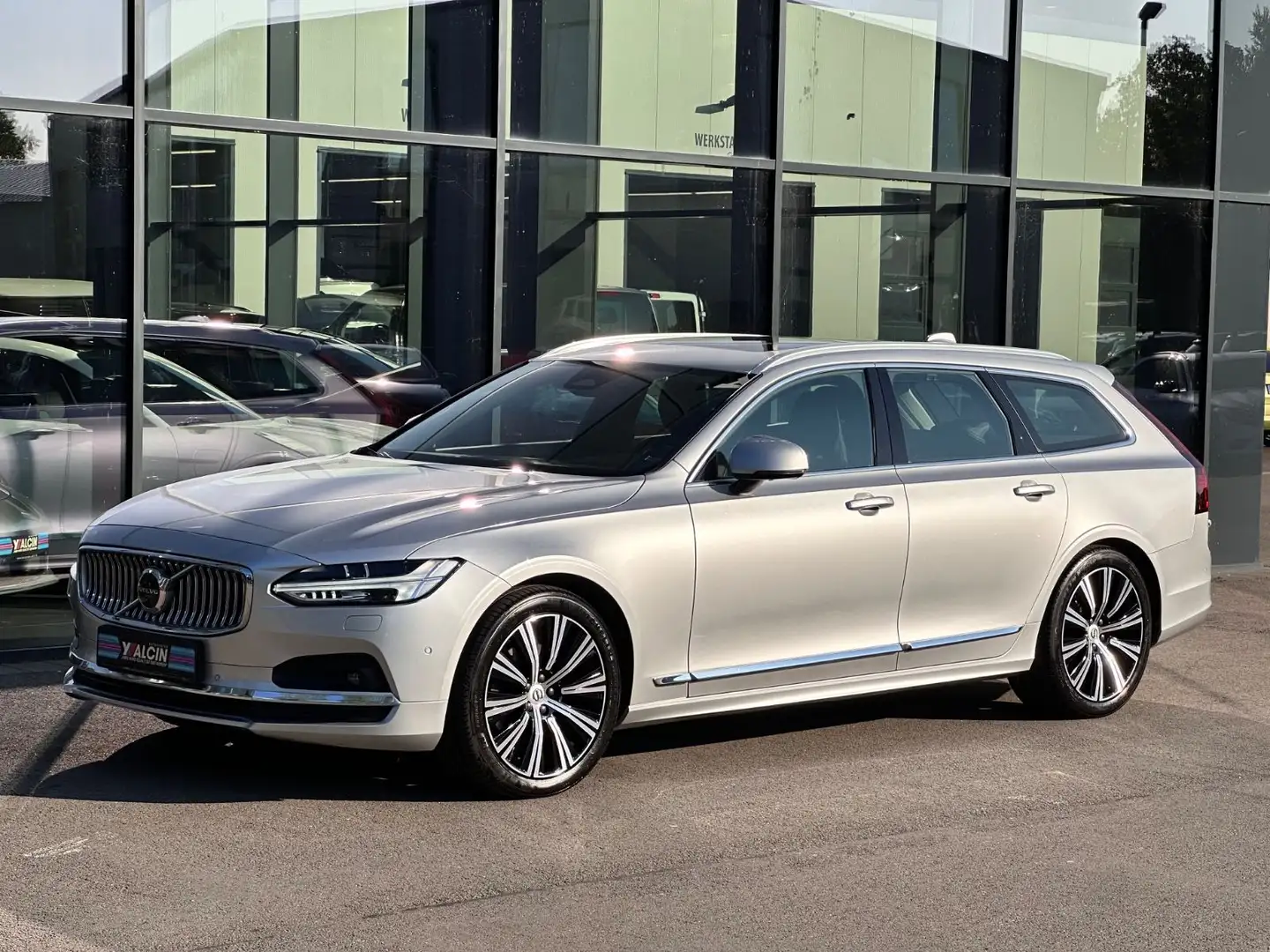 Volvo V90 B4 D Inscription Geartronic 1.H/ACC/AHK/PANO Grau - 2