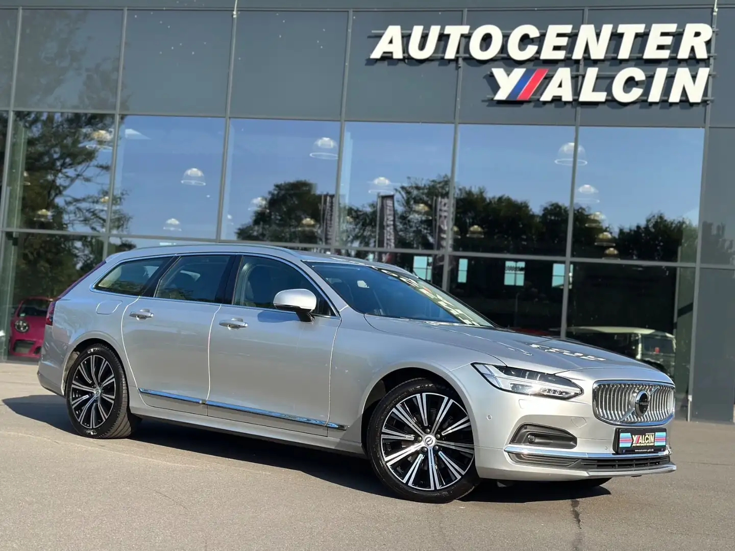 Volvo V90 B4 D Inscription Geartronic 1.H/ACC/AHK/PANO Grau - 1
