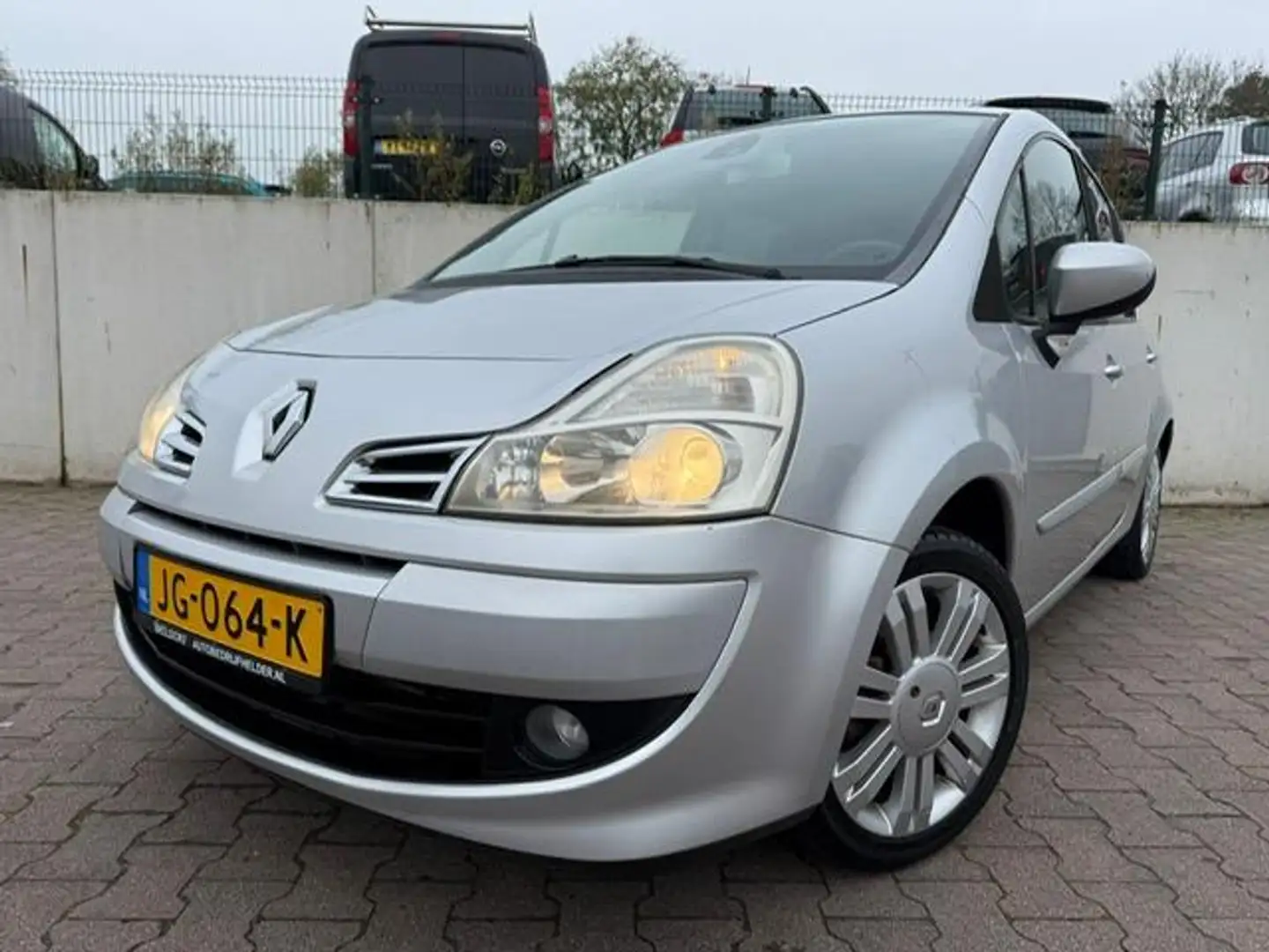 Renault Grand Modus 1.2 TCE Expression/LEDER/CLIMA/LAGE KM STAND/HOGE Gris - 2