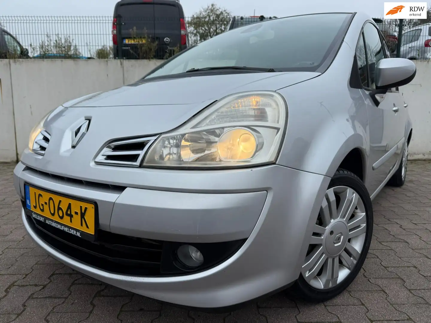 Renault Grand Modus 1.2 TCE Expression/LEDER/CLIMA/LAGE KM STAND/HOGE Gris - 1