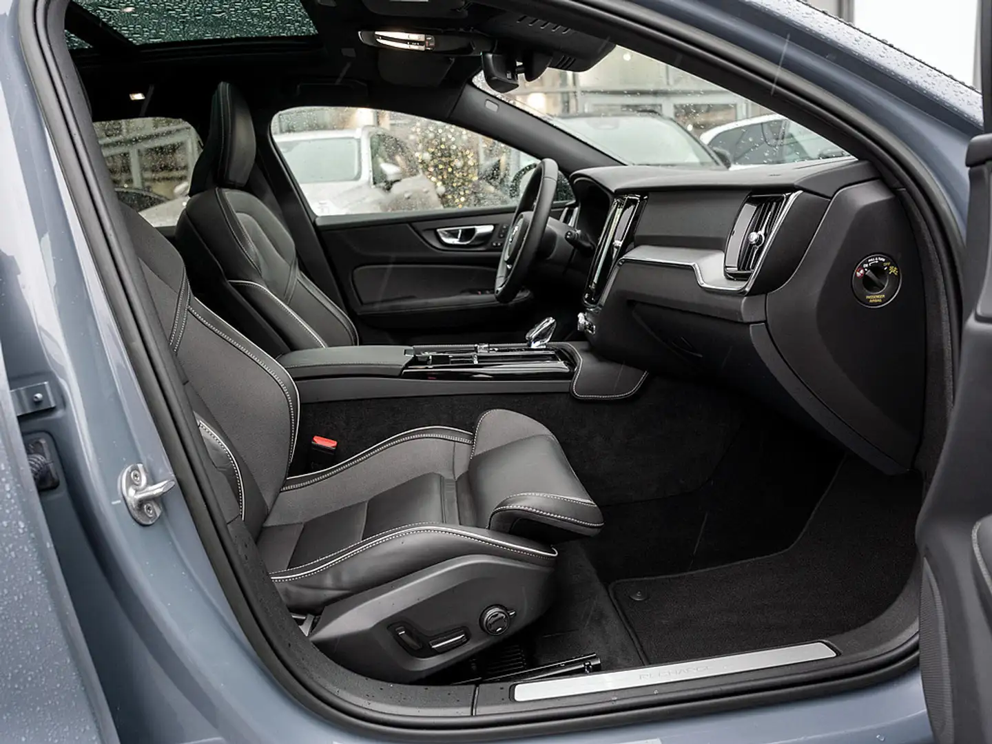 Volvo V60 T6 AWD Plus Dark Grau - 2