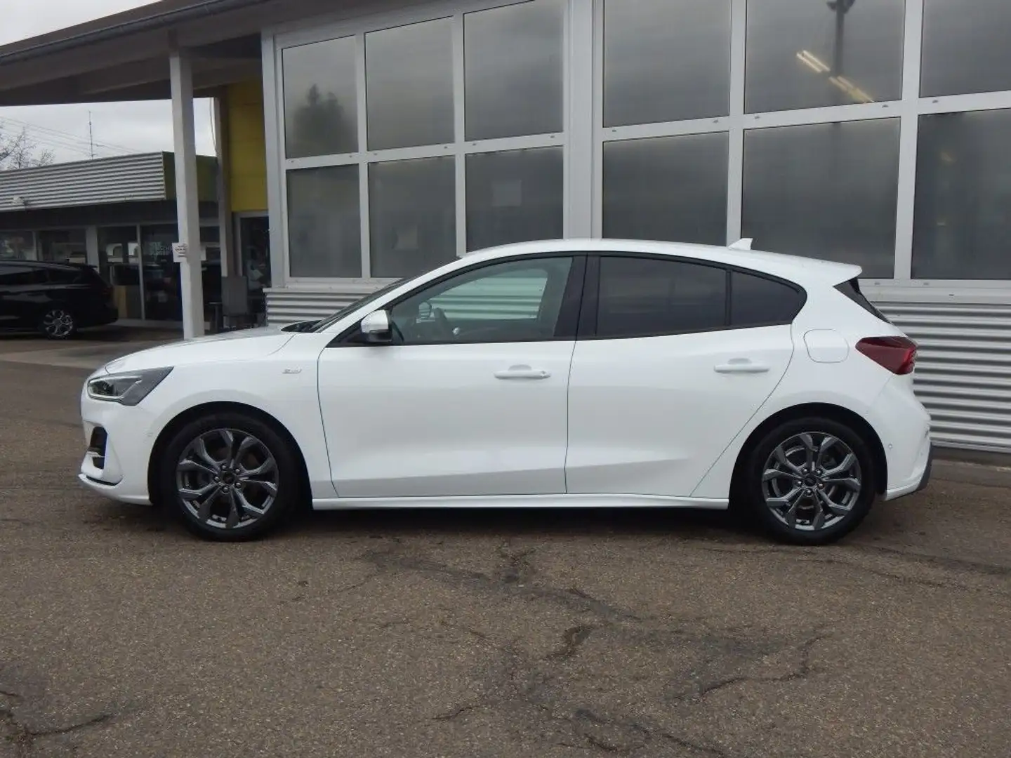Ford Focus 1.0 EcoBoost Hybrid Aut. ST-LINE X Weiß - 2