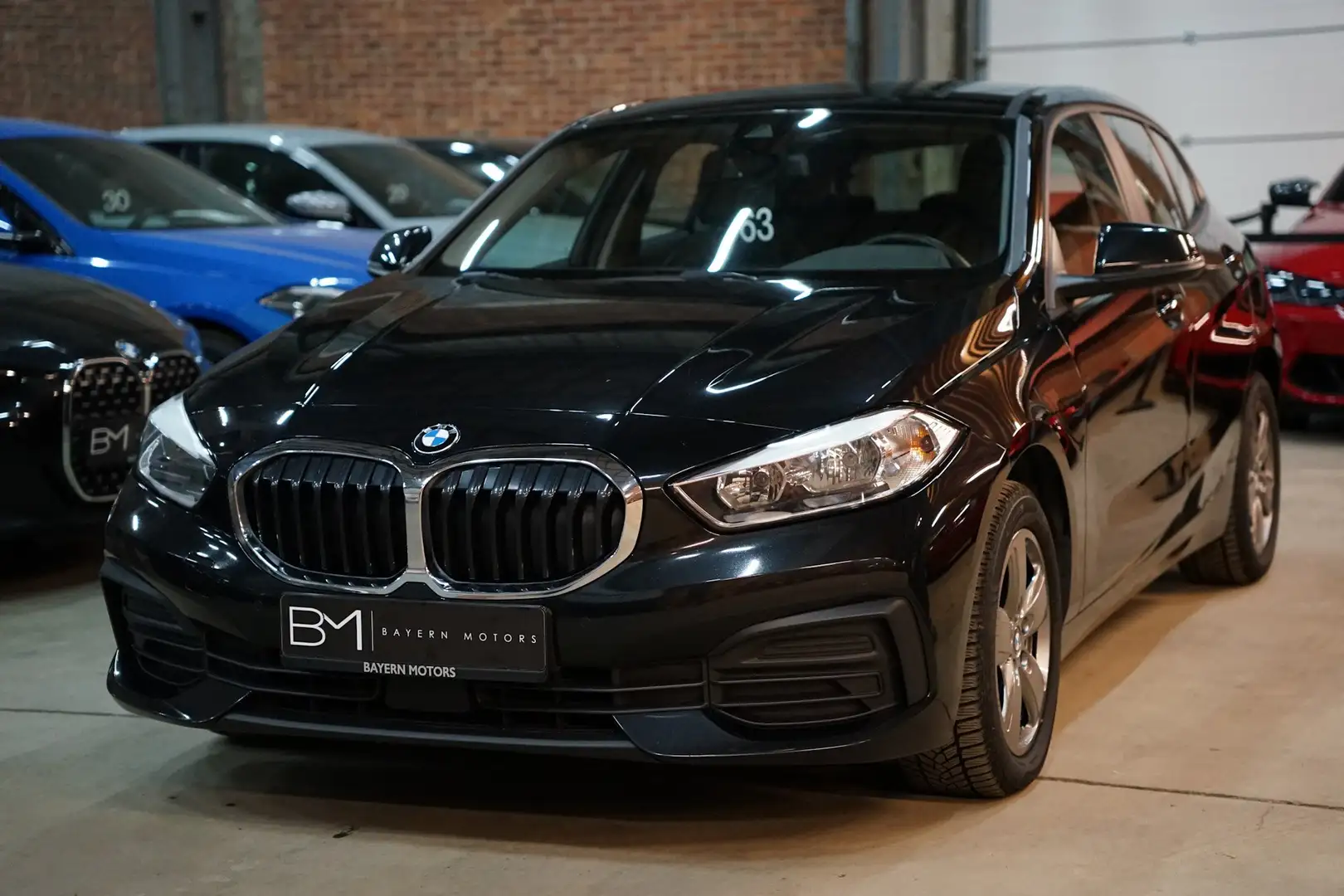 BMW 116 d Navigatie Model 2020 Garantie Black - 1