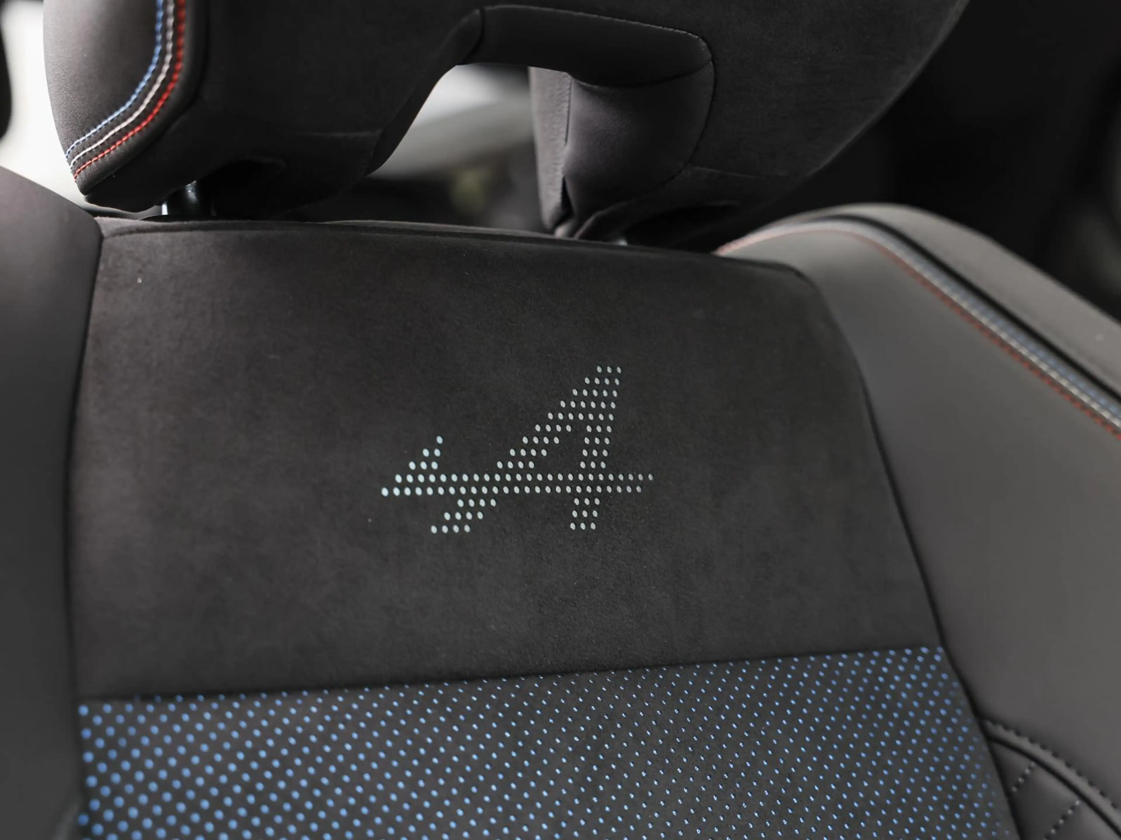 Renault Rafale E-Tech 200 Esprit Alpine NAVI — photo 10