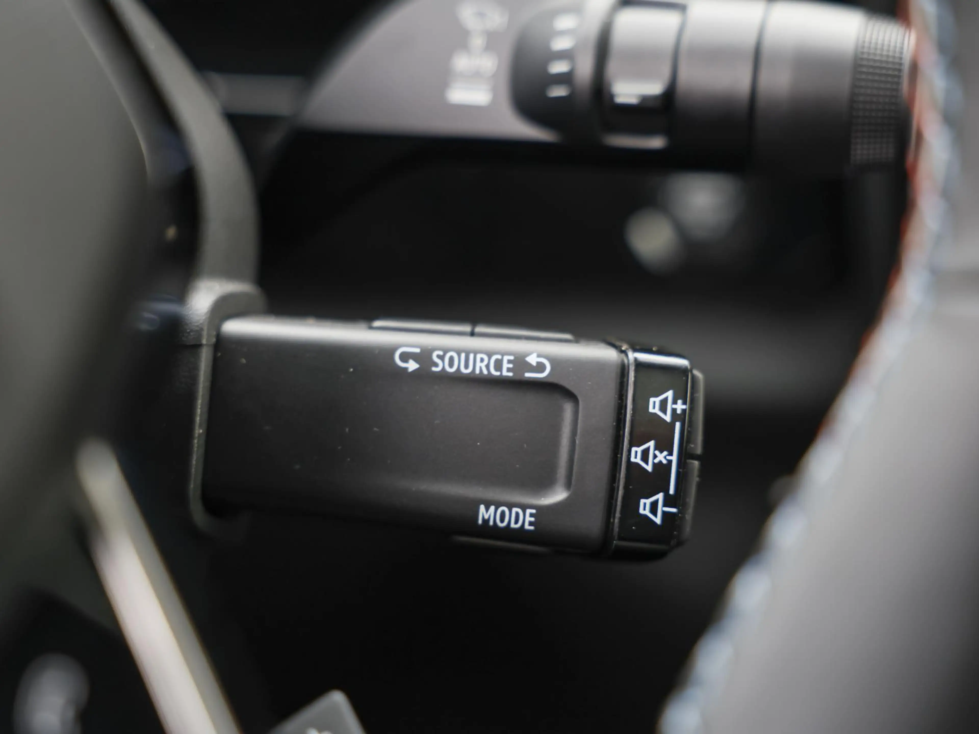 Renault Rafale E-Tech 200 Esprit Alpine NAVI — photo 20