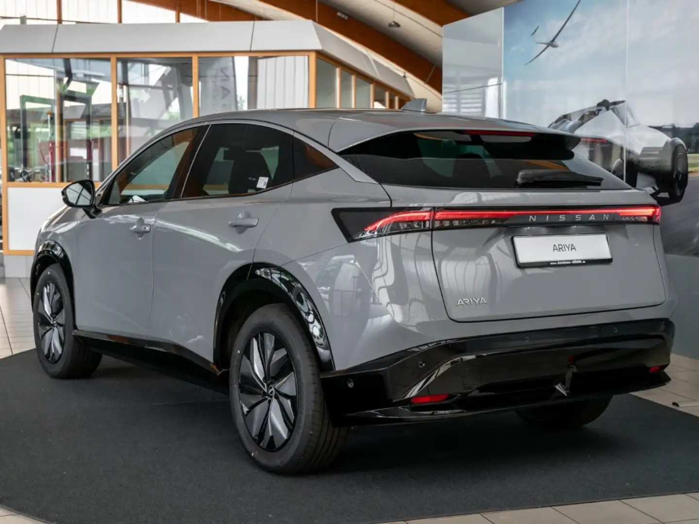 Nissan Ariya Evolve Pack BOSE Allwetterreifen 87 kWh Grau - 2