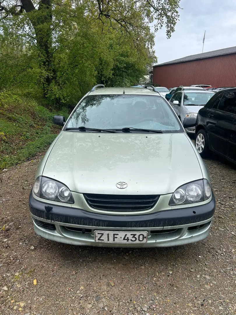 Toyota Avensis 1.8 Combi Silver - 1