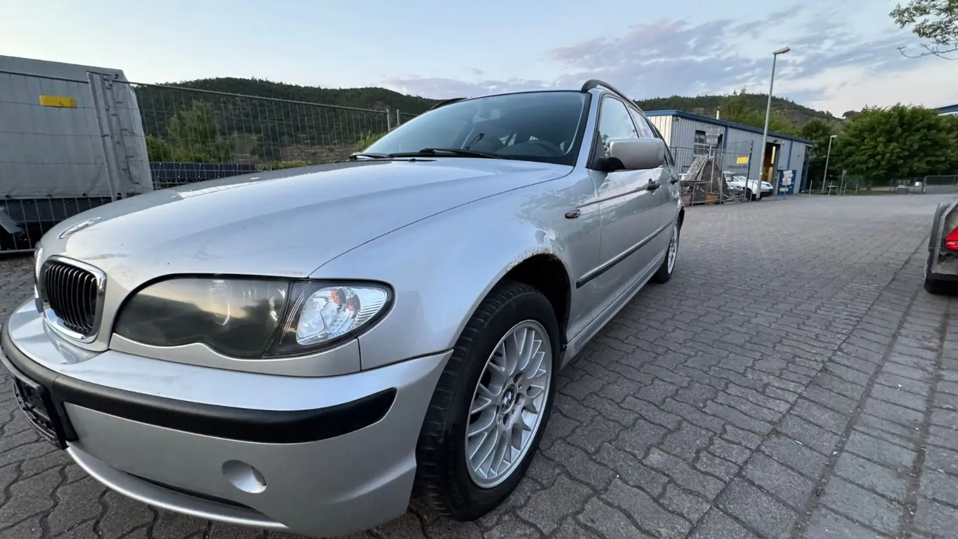 BMW 318 ikombi VOLL LPG LEDER XENON GSD  KEIN Tüv!FP Silber - 1