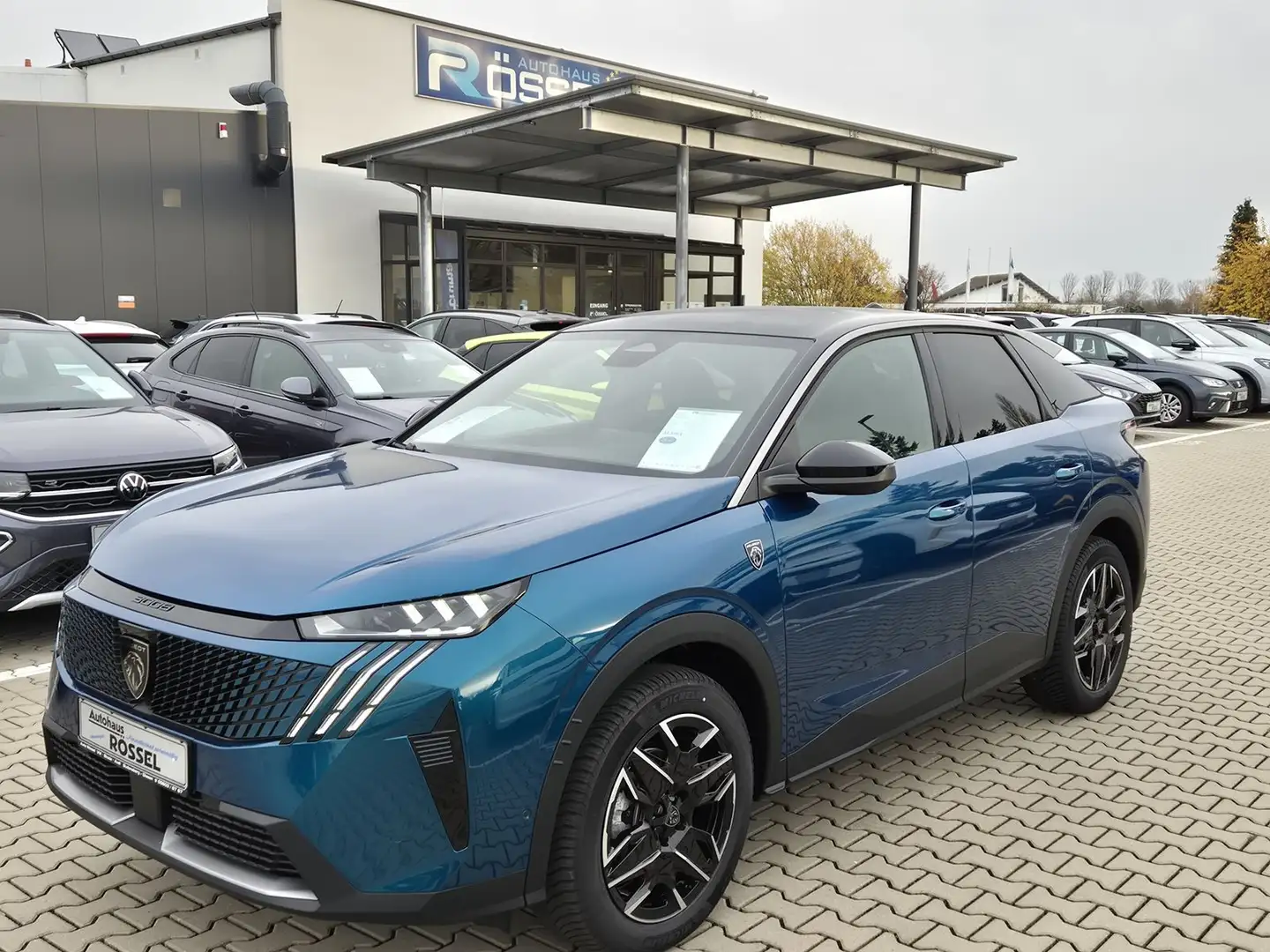 Peugeot 3008 1,2 PureTech GT Automatik Navi 19"Alu AHK Blau - 1