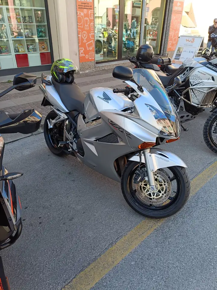 Honda VFR 800