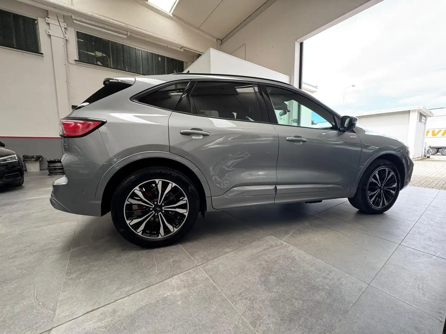 Ford Kuga Kuga 2.5 phev ST-Line X 2wd 225cv cvt Gris - 2