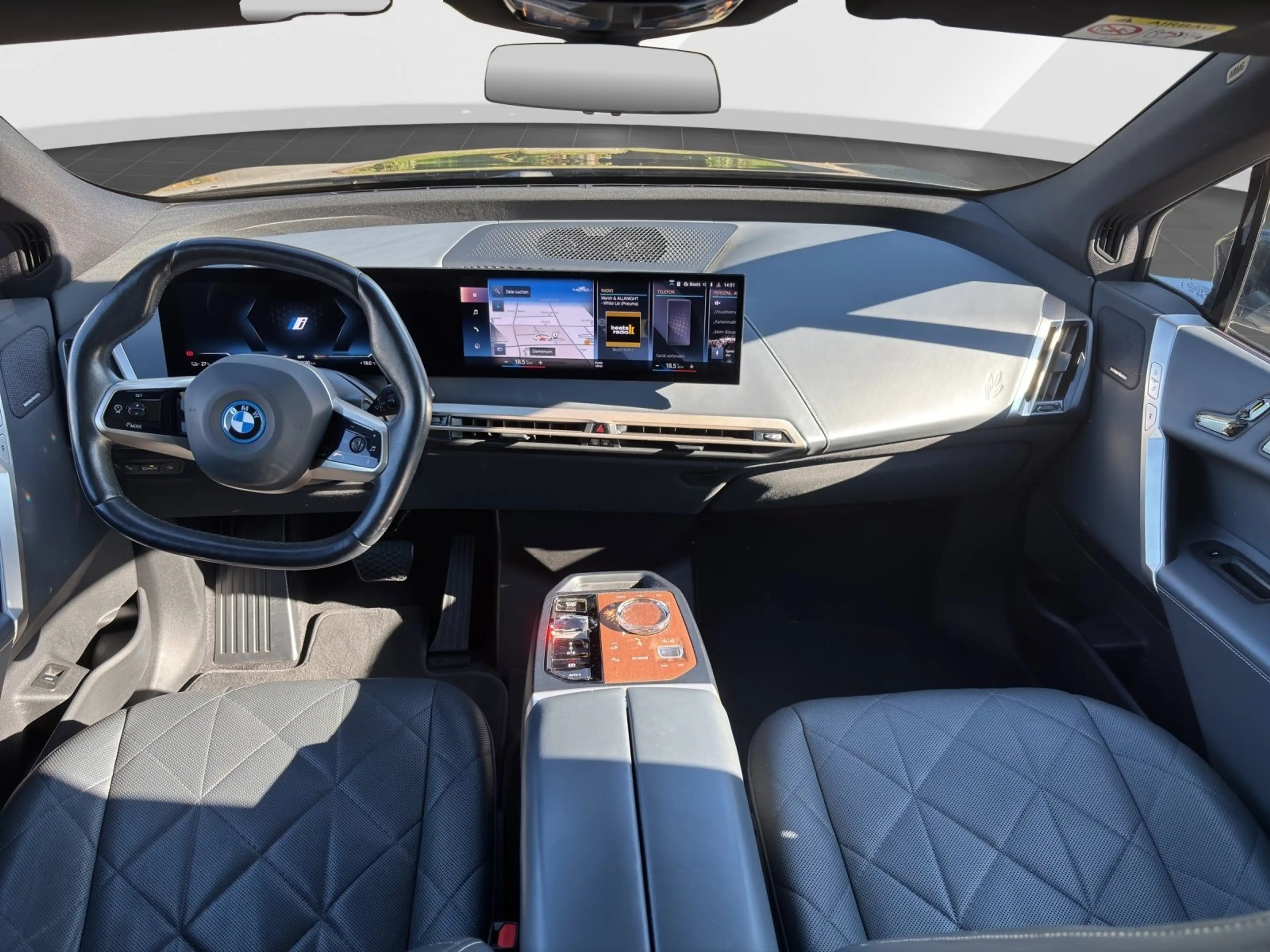 BMW iX xDrive40 Sportpaket | AHK | Driv.Assist. Prof. | P — photo 8