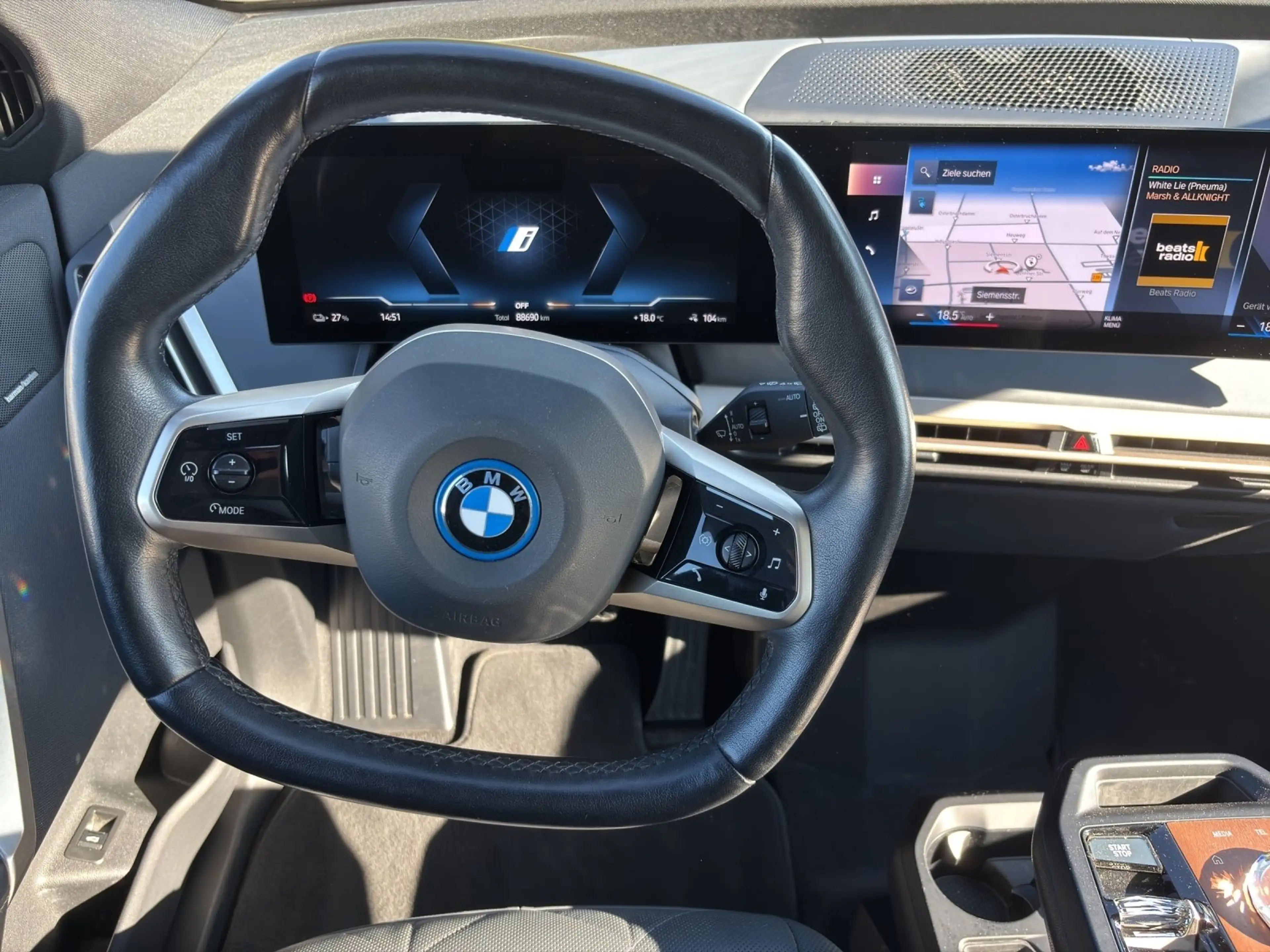 BMW iX xDrive40 Sportpaket | AHK | Driv.Assist. Prof. | P — photo 9