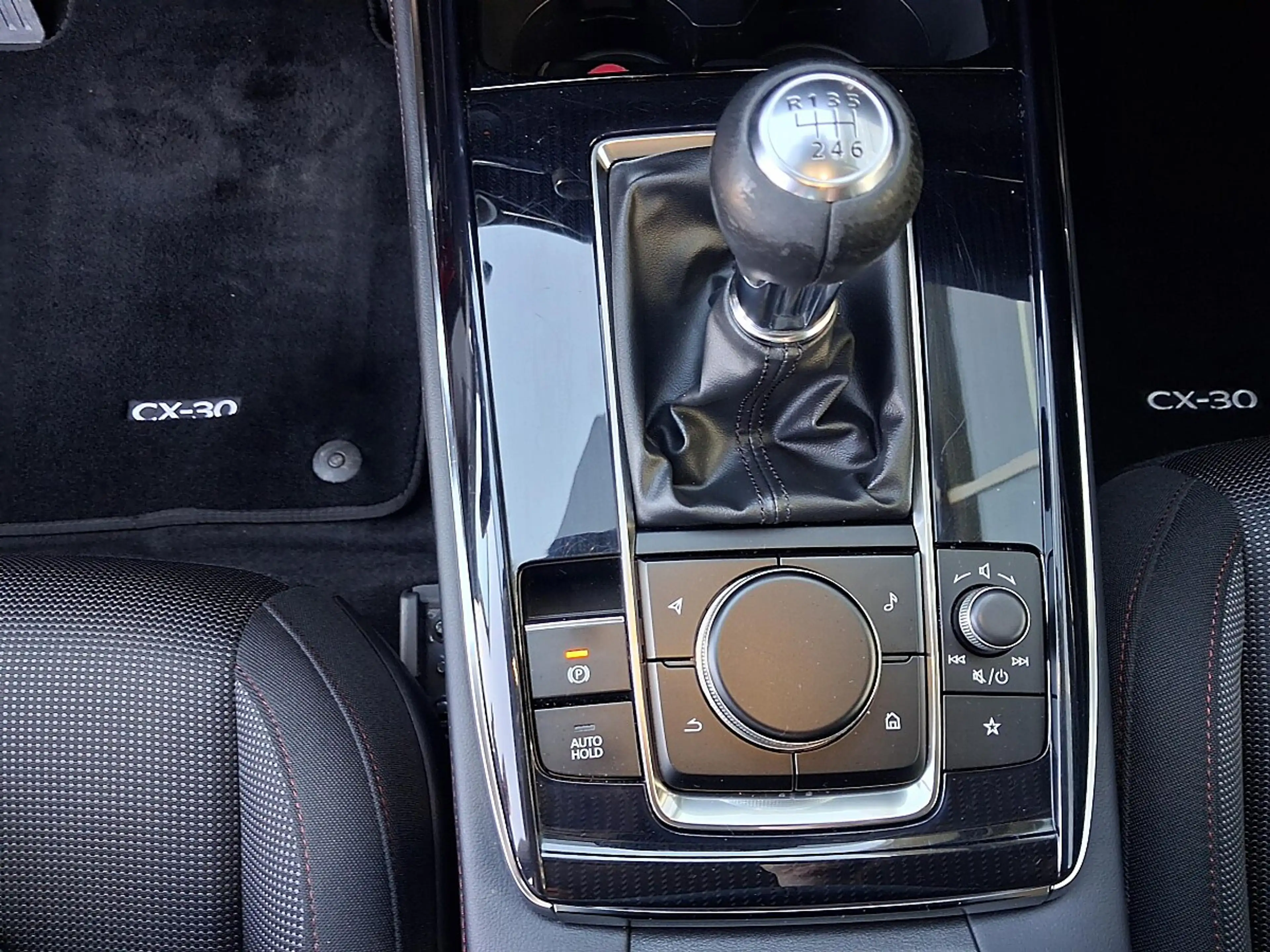 Mazda CX-30 e-Skyactive G122 Homura — photo 8