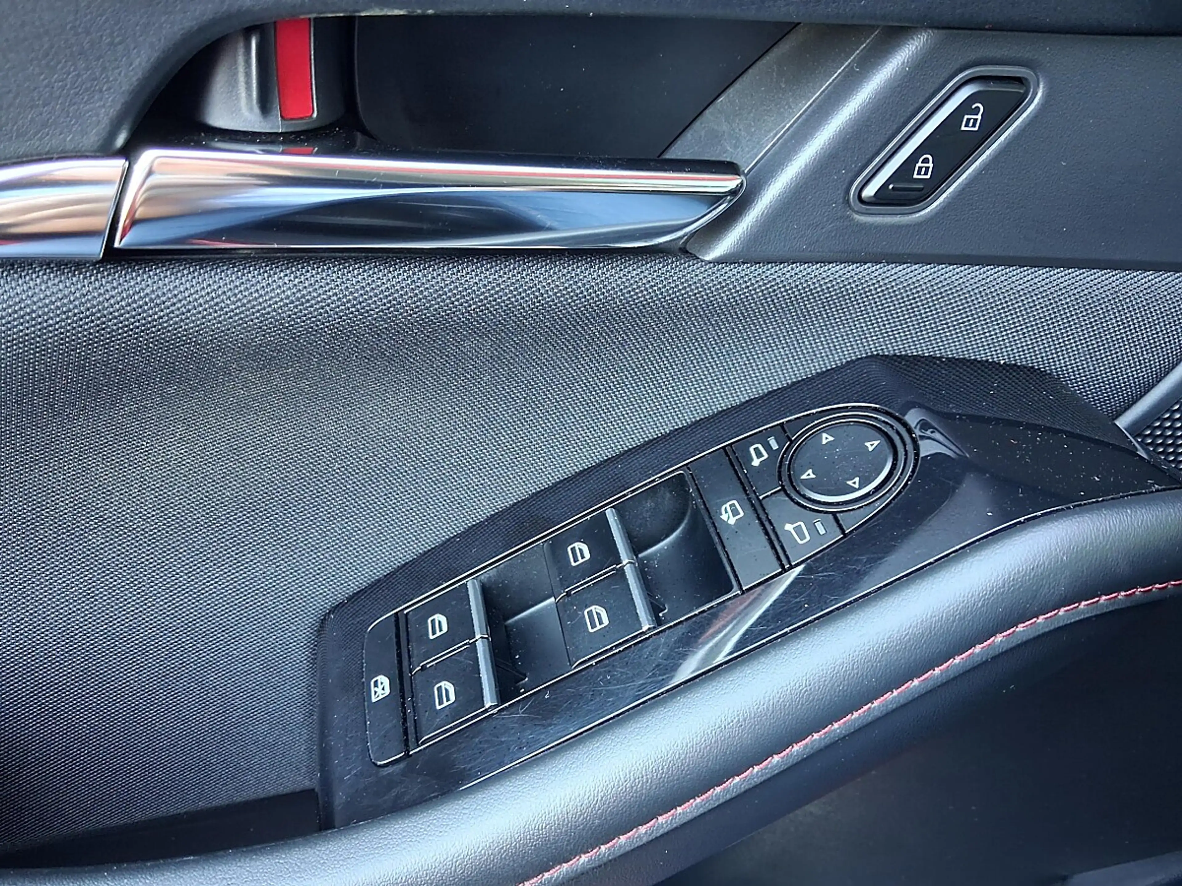 Mazda CX-30 e-Skyactive G122 Homura — photo 11