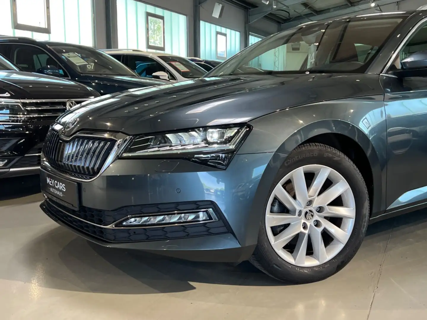Skoda Superb Combi*PANO*MEMORY SITZ*KEYLESS GO*MWST Gris - 2