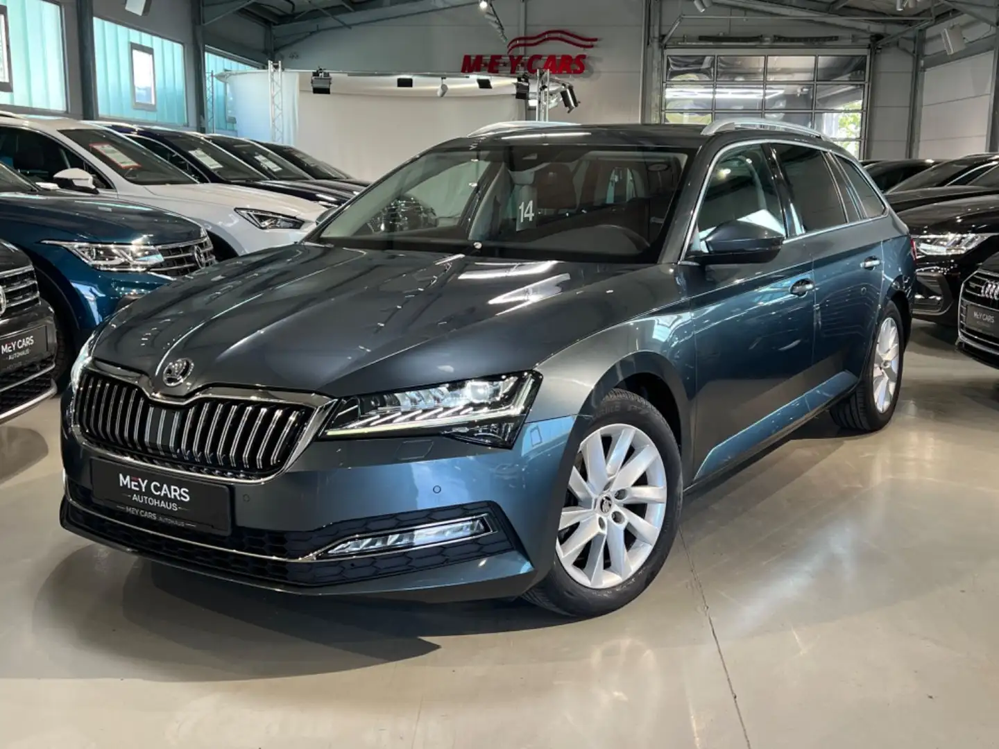 Skoda Superb Combi*PANO*MEMORY SITZ*KEYLESS GO*MWST Gris - 1