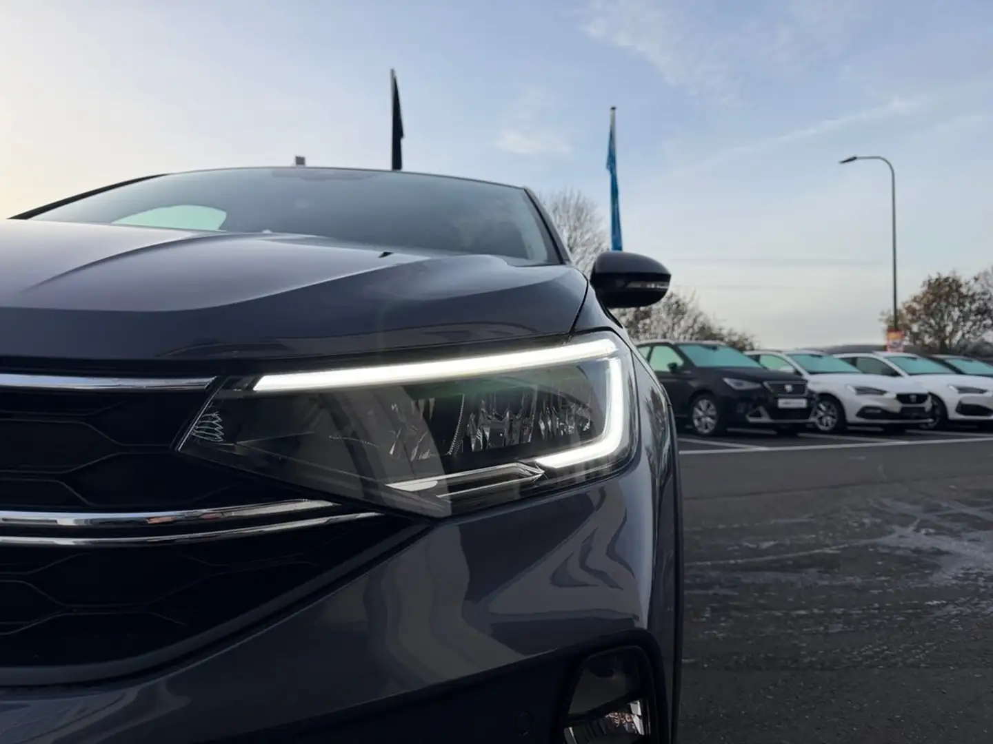 Volkswagen Taigo 1,0 l TSI Grau - 2