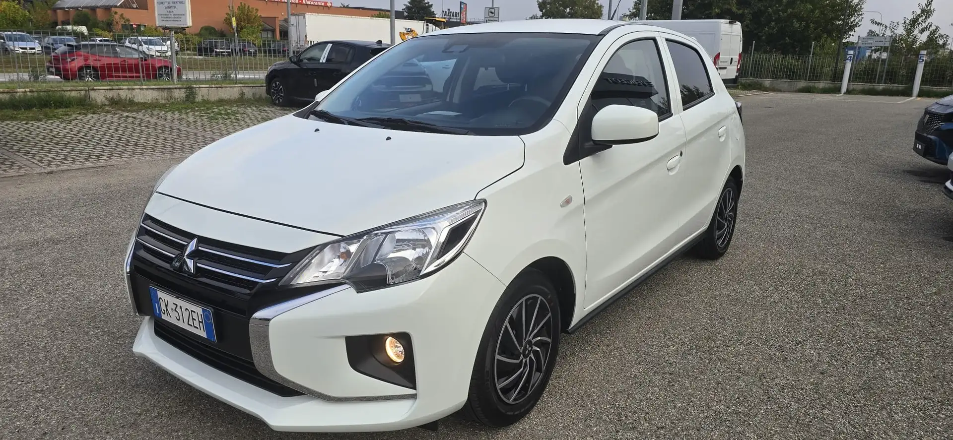 Mitsubishi Space Star 1.2 Funky 71 CV Bianco - 1