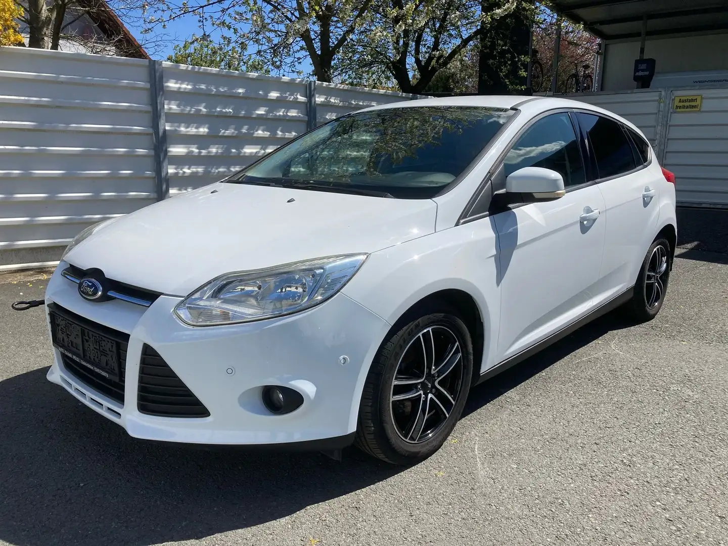 Ford Focus Easy 1,0 EcoBoost Weiß - 1