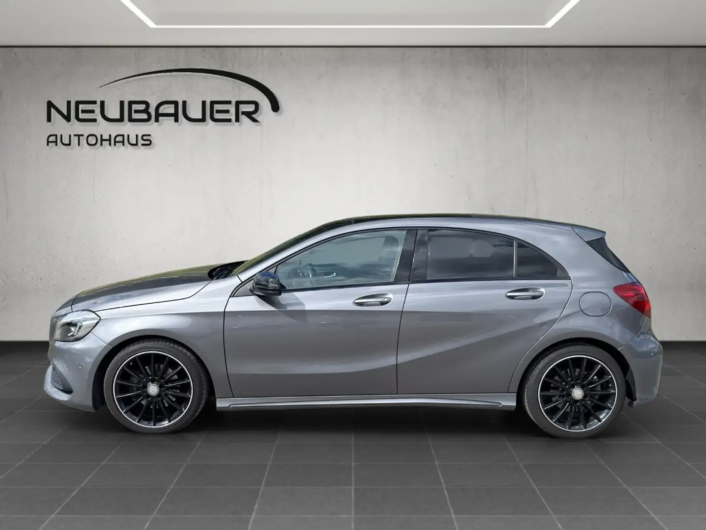 Mercedes-Benz A 200 d 4MATIC AMG Line AMG Navi LED Sportpaket Grau - 2