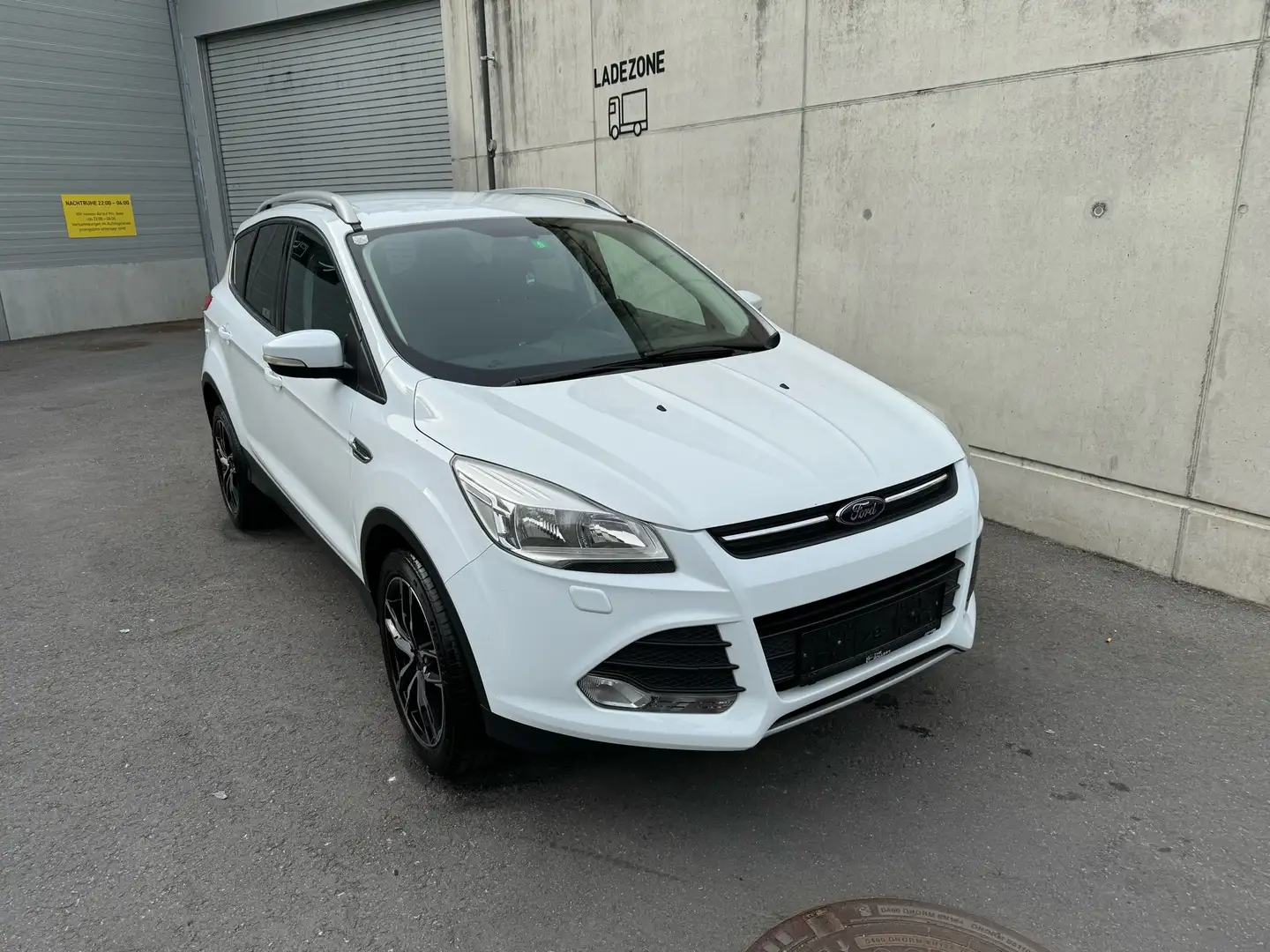 Ford Kuga 1,6 EcoBoost Trend Weiß - 1