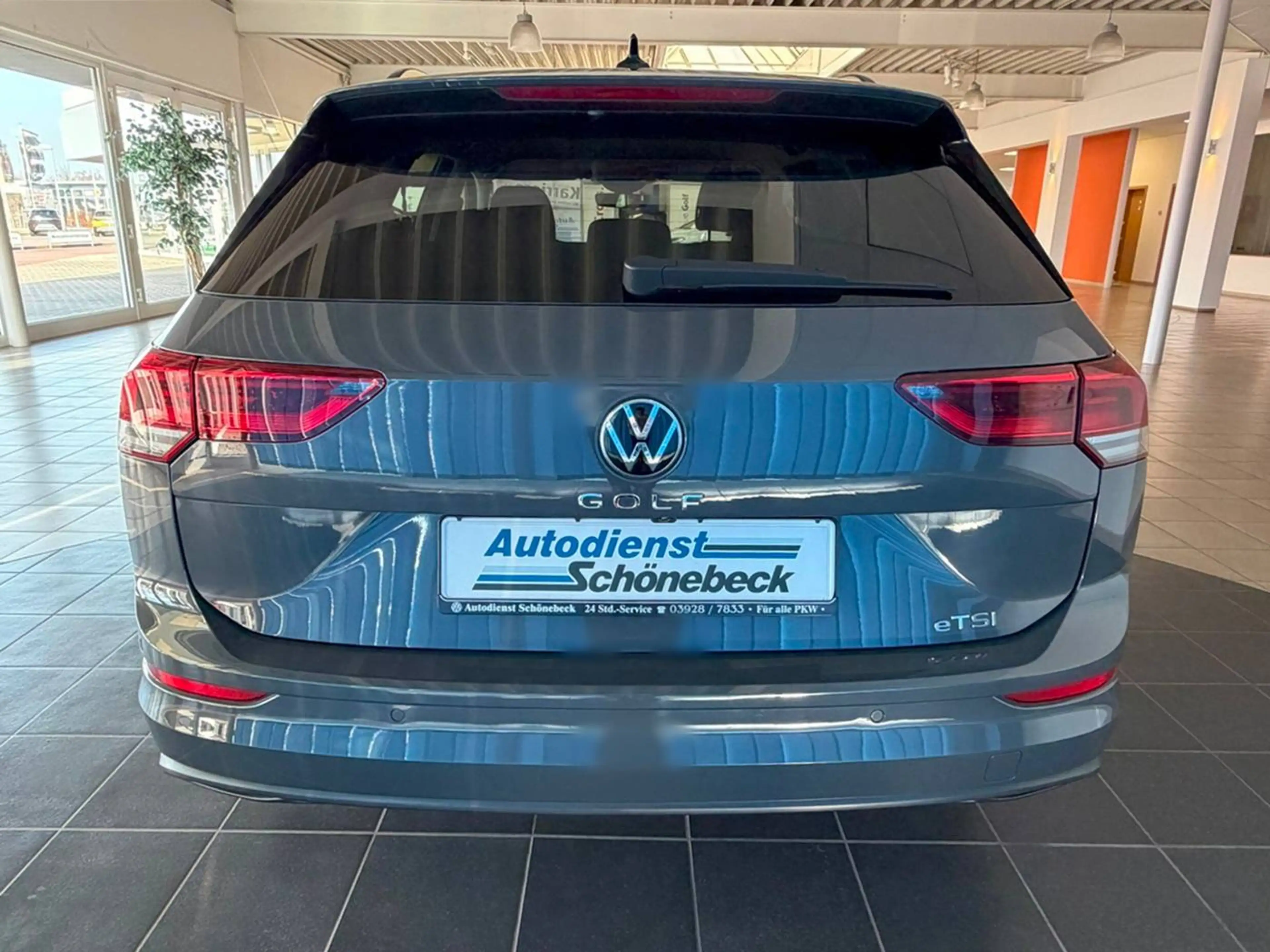 Volkswagen Golf Variant Life — photo 6