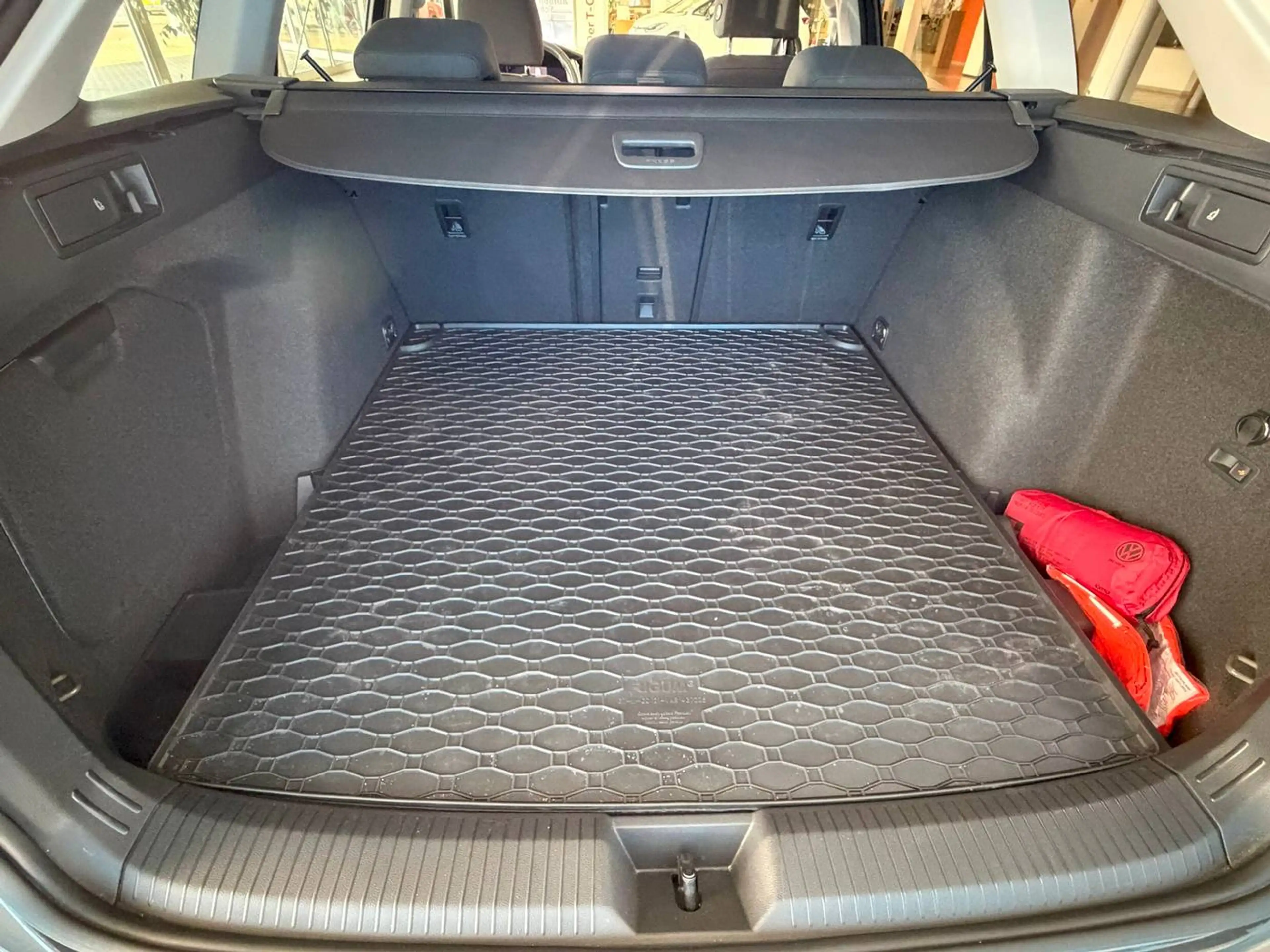 Volkswagen Golf Variant Life — photo 12