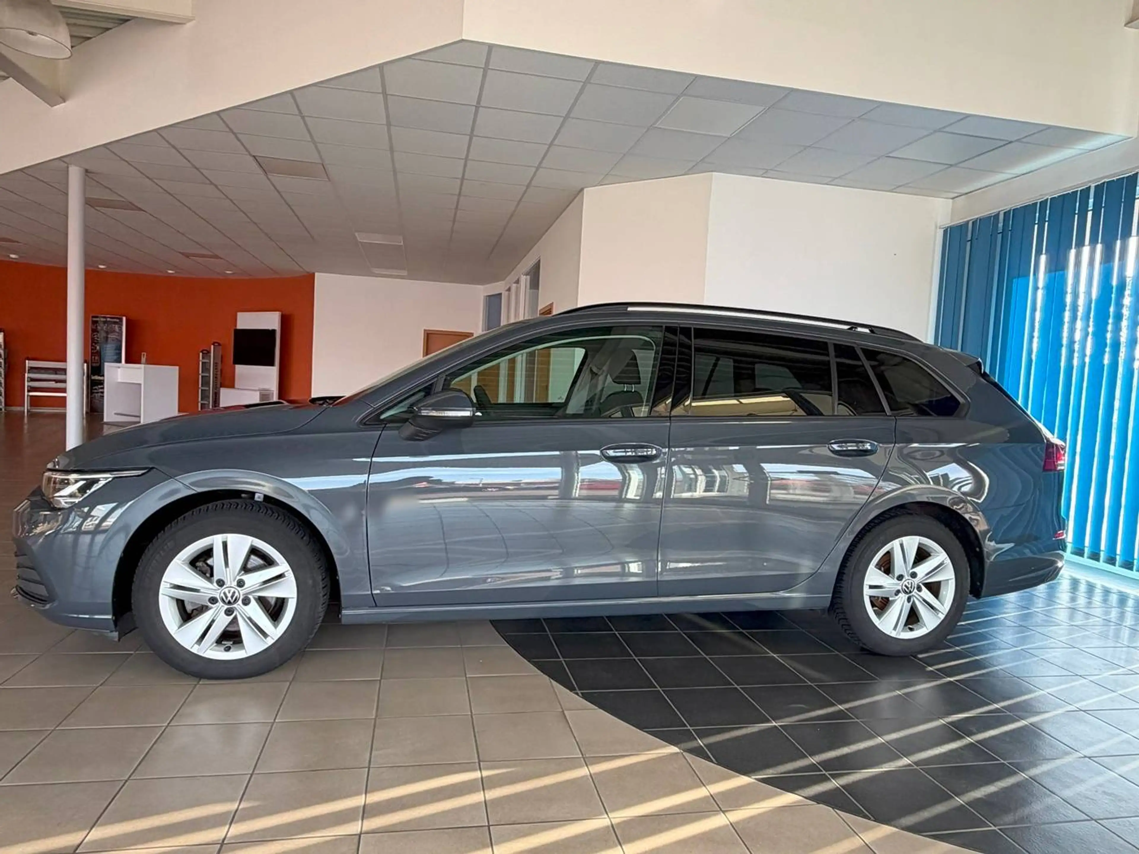 Volkswagen Golf Variant Life — photo 4