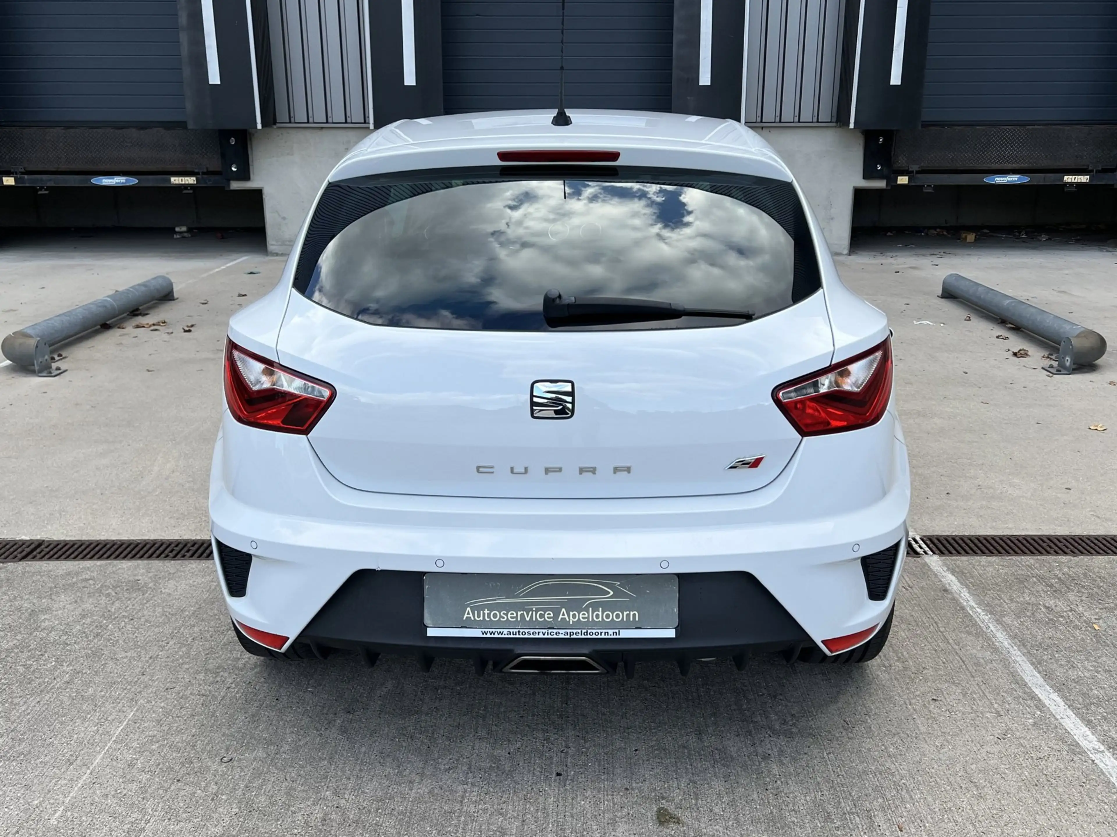 SEAT Ibiza SC 1.8 TSI Cupra, DCC, Xenon, Navi — photo 7