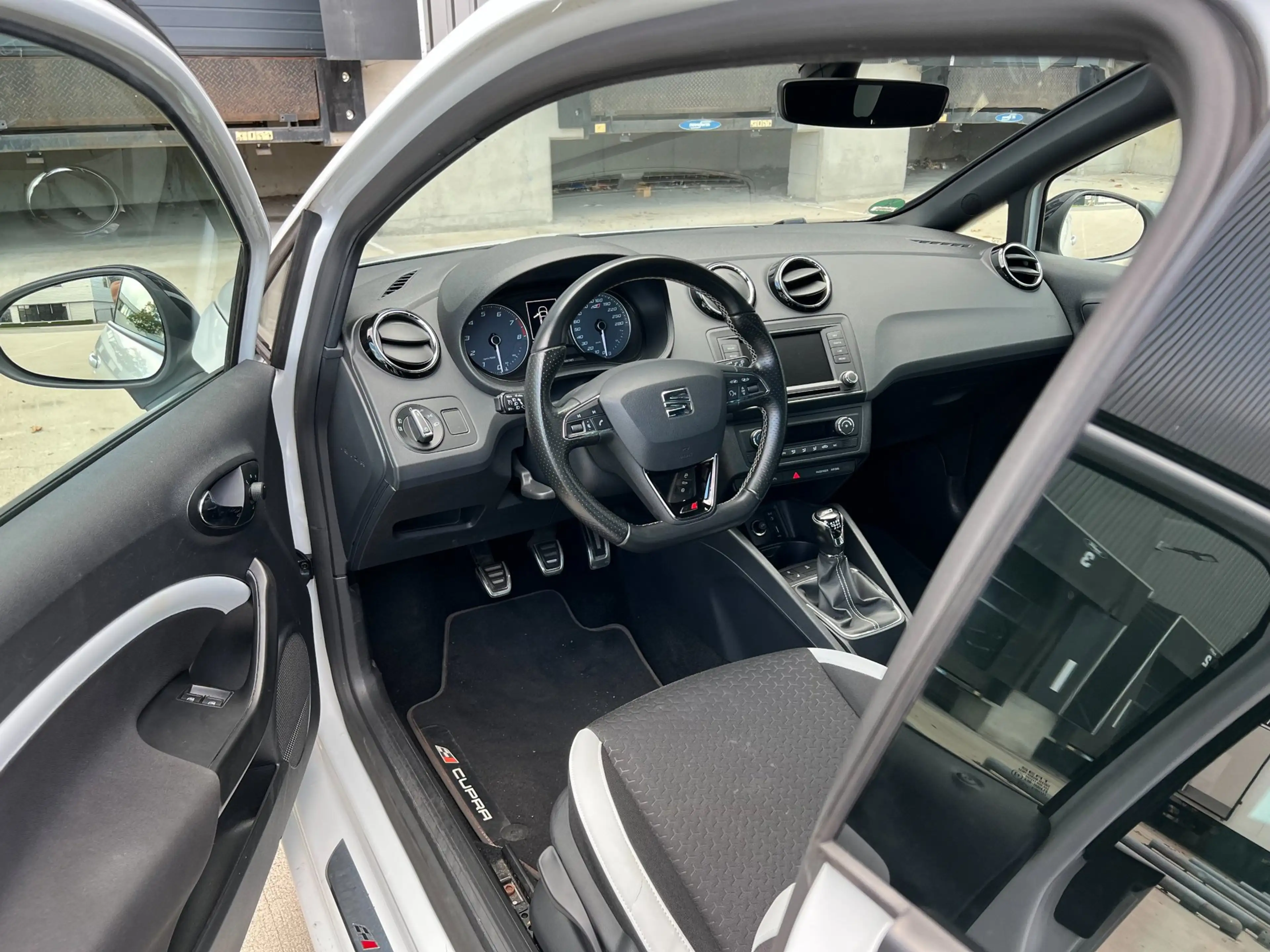 SEAT Ibiza SC 1.8 TSI Cupra, DCC, Xenon, Navi — photo 10