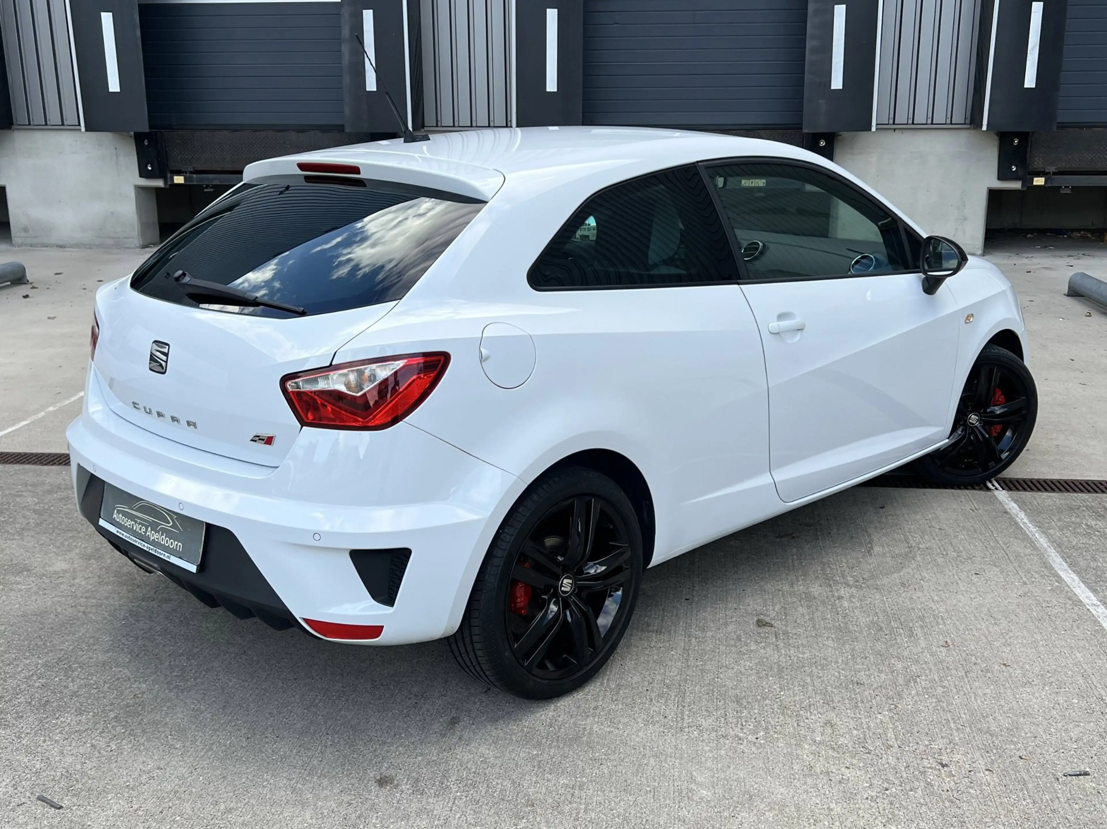 SEAT Ibiza SC 1.8 TSI Cupra, DCC, Xenon, Navi — photo 6
