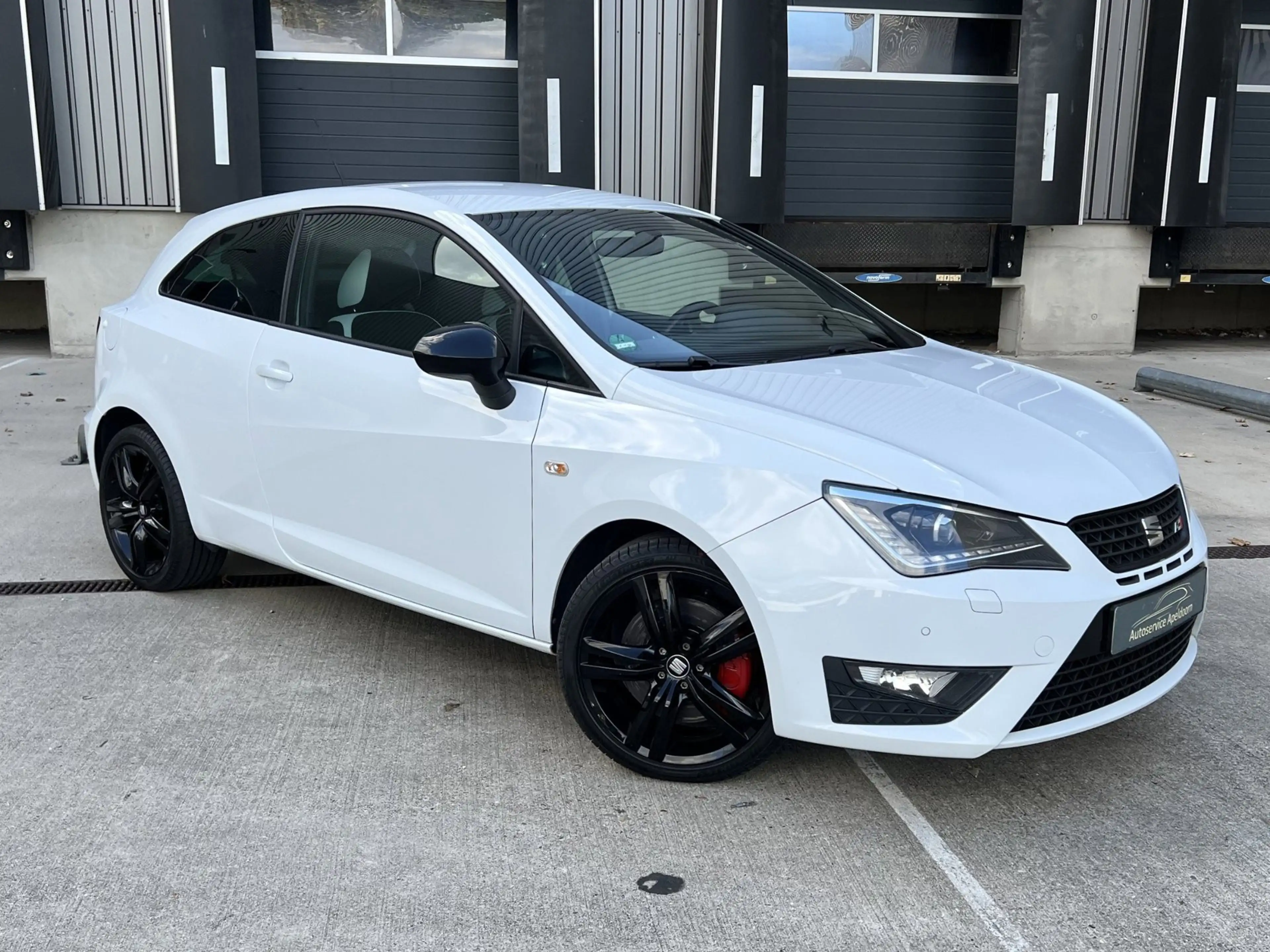 SEAT Ibiza SC 1.8 TSI Cupra, DCC, Xenon, Navi — photo 4