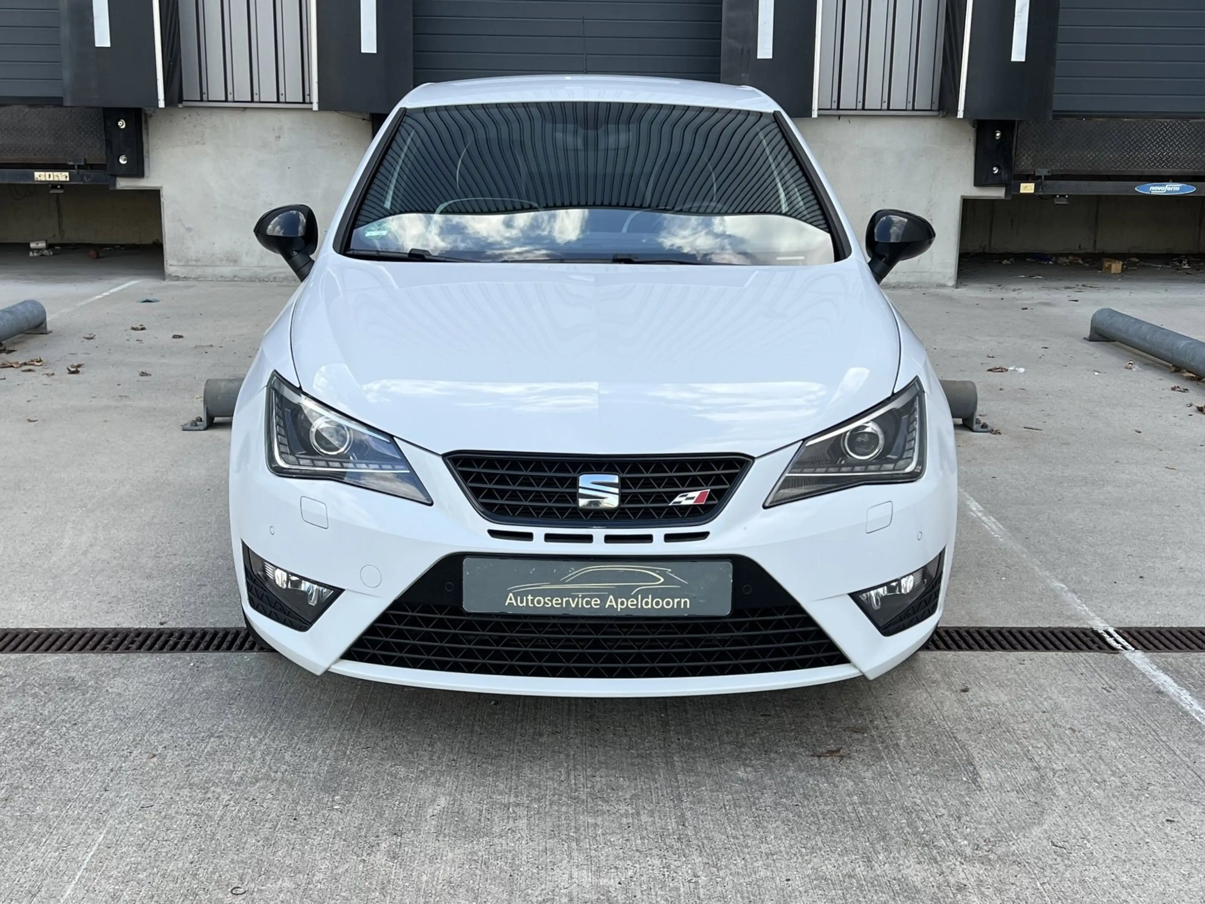 SEAT Ibiza SC 1.8 TSI Cupra, DCC, Xenon, Navi — photo 3
