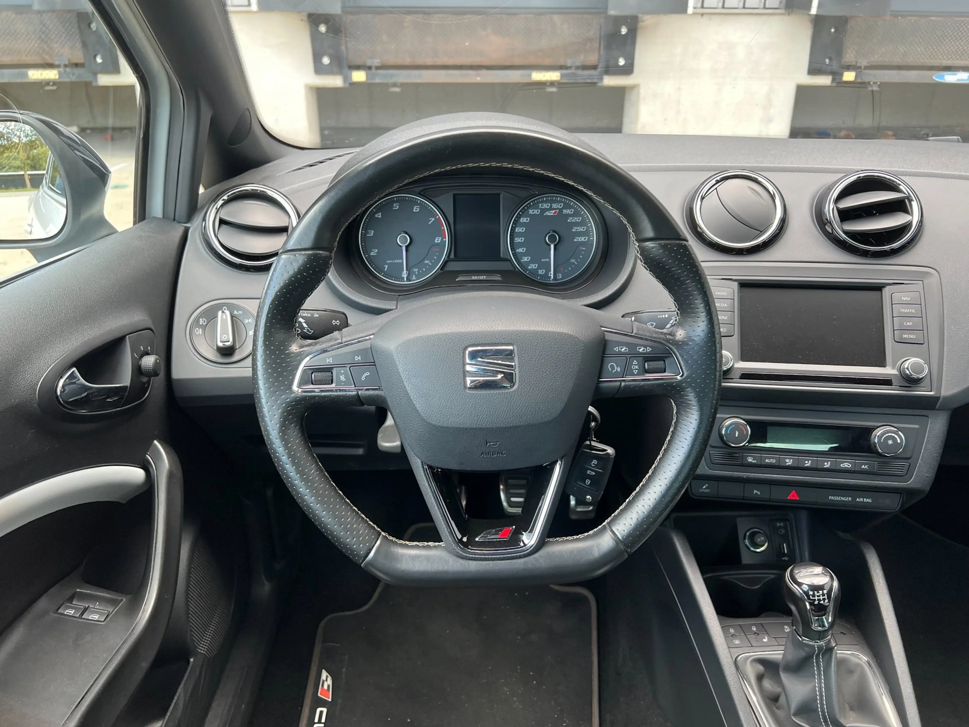 SEAT Ibiza SC 1.8 TSI Cupra, DCC, Xenon, Navi — photo 12
