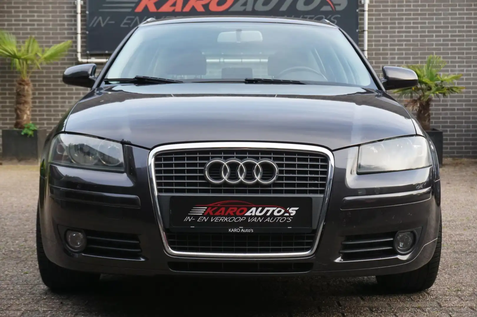 Audi A3 Sportback 1.6 FSI Attraction Clima Cruise Lmv Nw A Grijs - 2