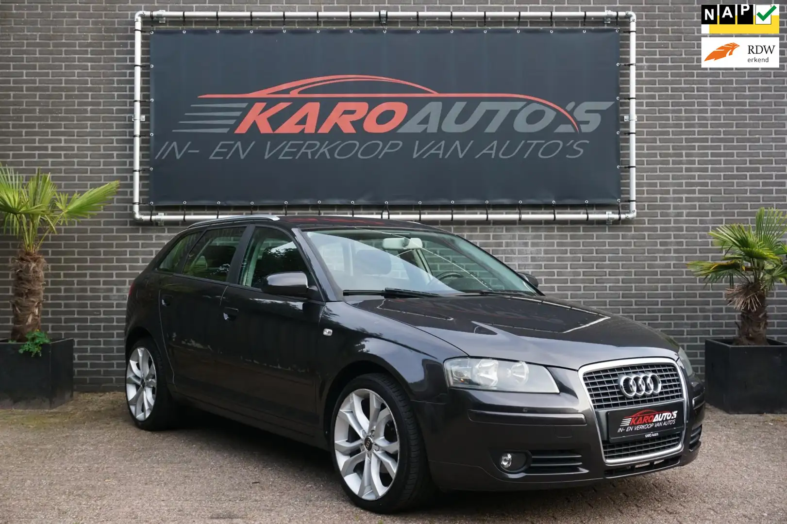 Audi A3 Sportback 1.6 FSI Attraction Clima Cruise Lmv Nw A Grijs - 1