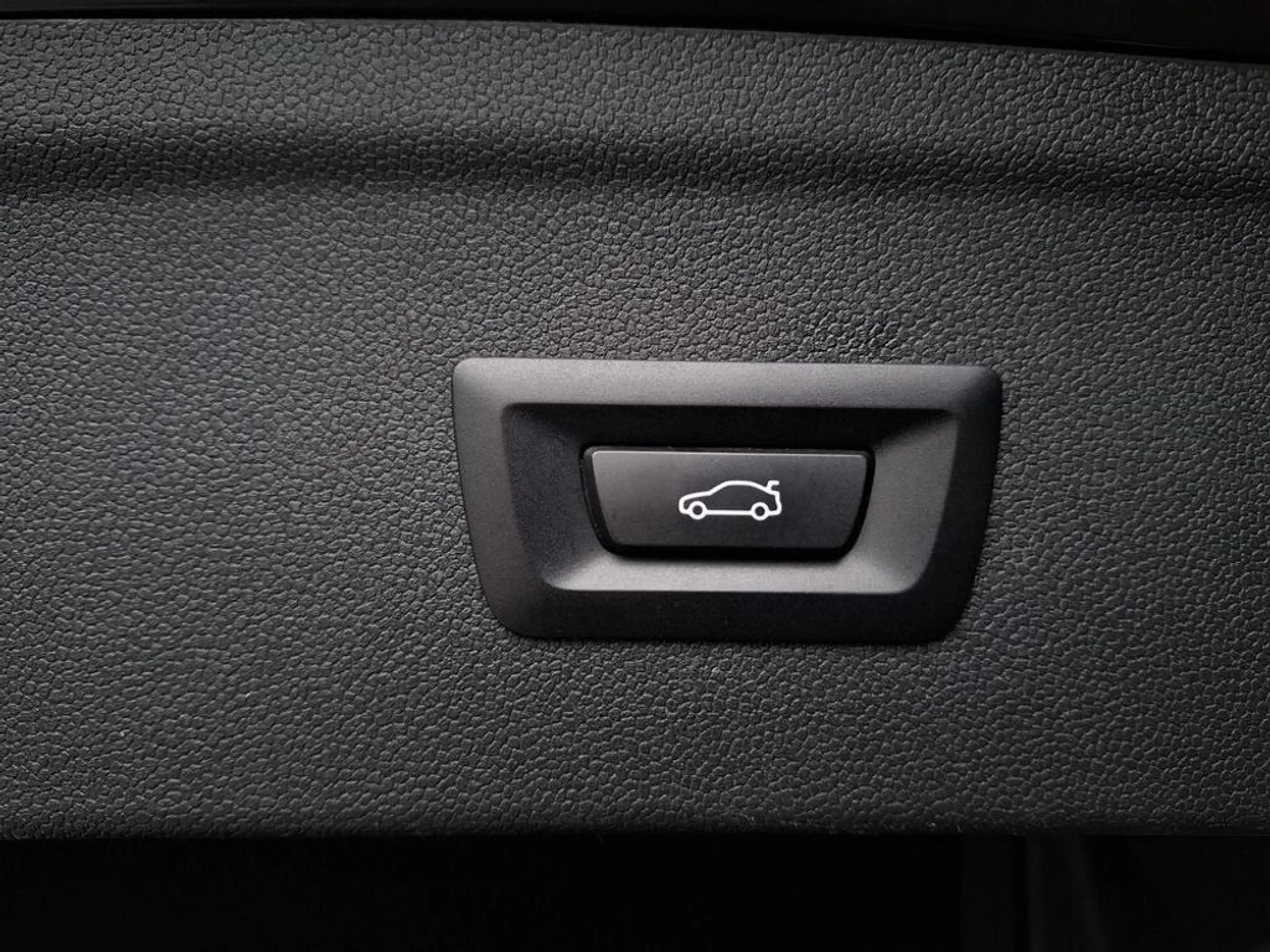 BMW iX 40 xDrive Sportpaket 71/kWh — photo 12