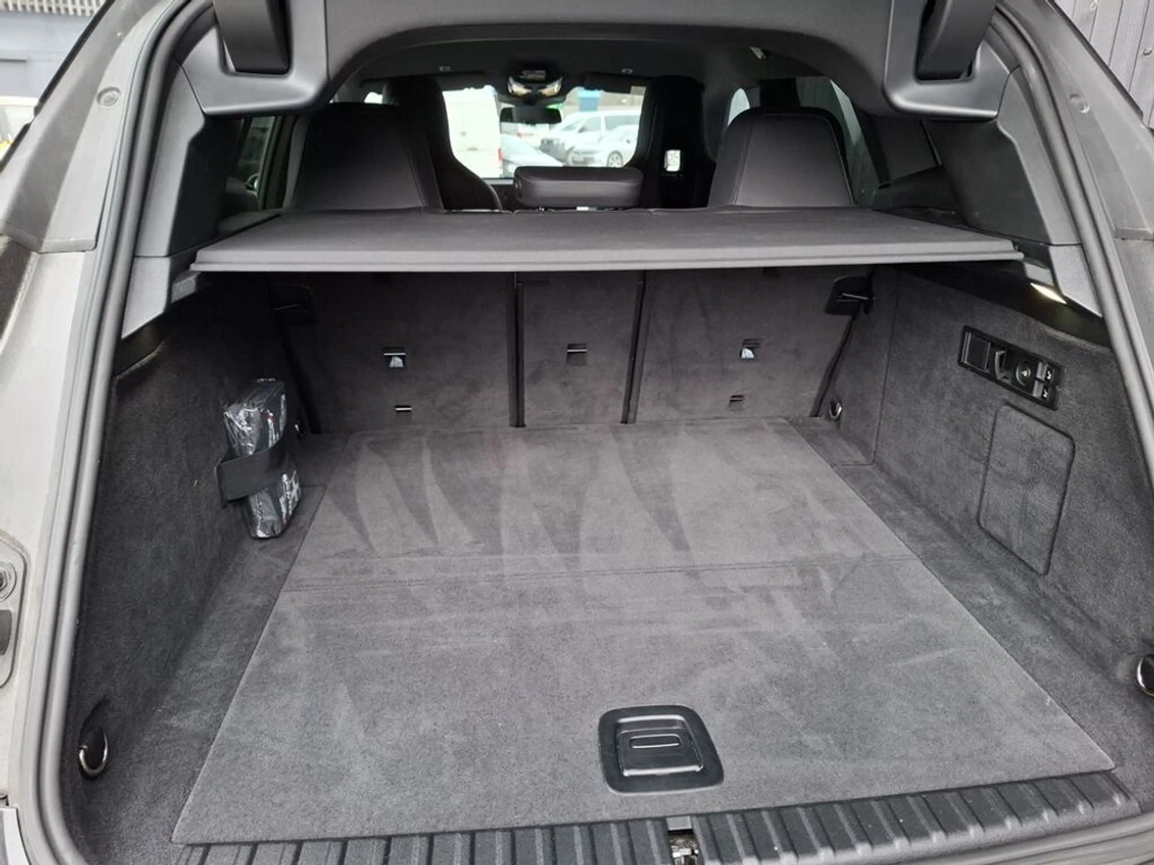 BMW iX 40 xDrive Sportpaket 71/kWh — photo 9