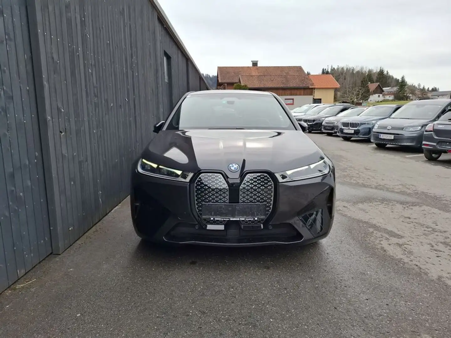 BMW iX 40 xDrive Sportpaket 71/kWh Grau - 2
