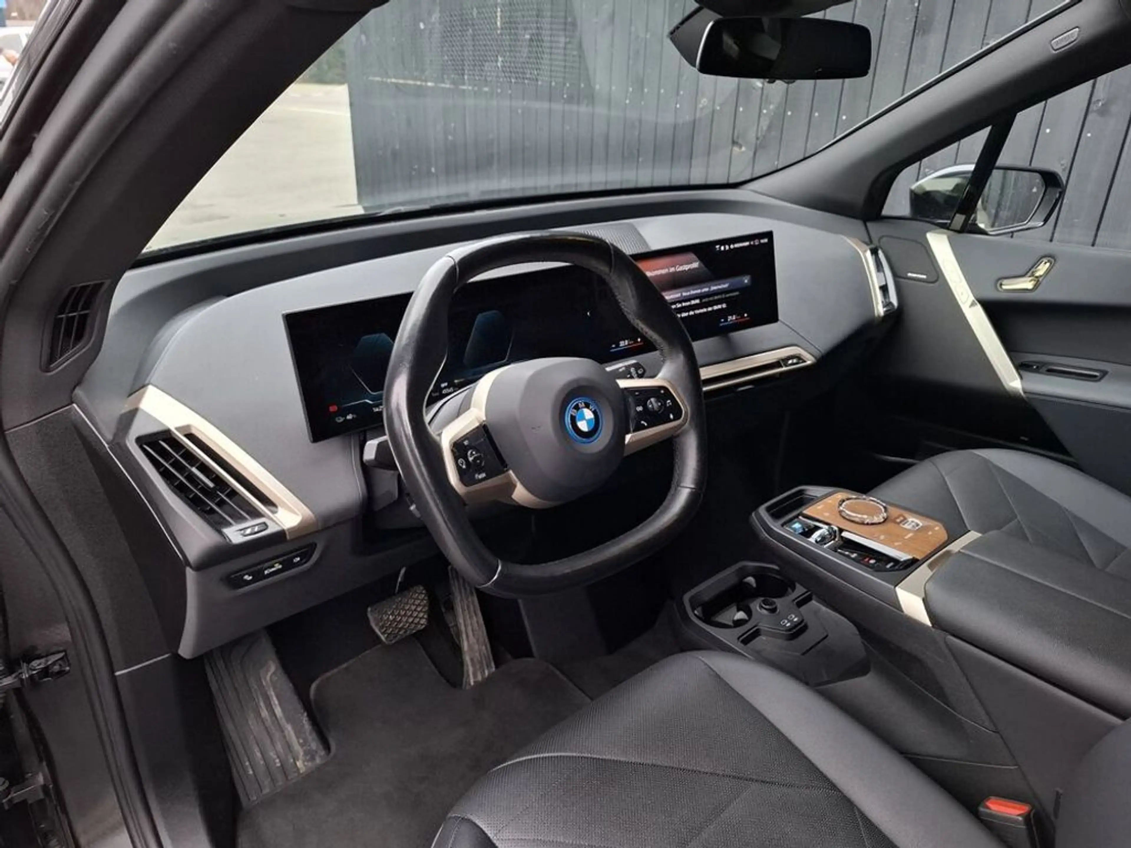 BMW iX 40 xDrive Sportpaket 71/kWh — photo 13