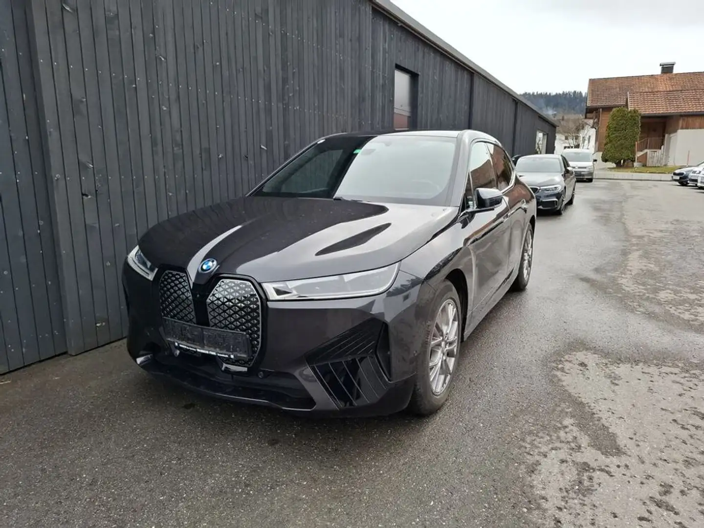 BMW iX 40 xDrive Sportpaket 71/kWh Grau - 1