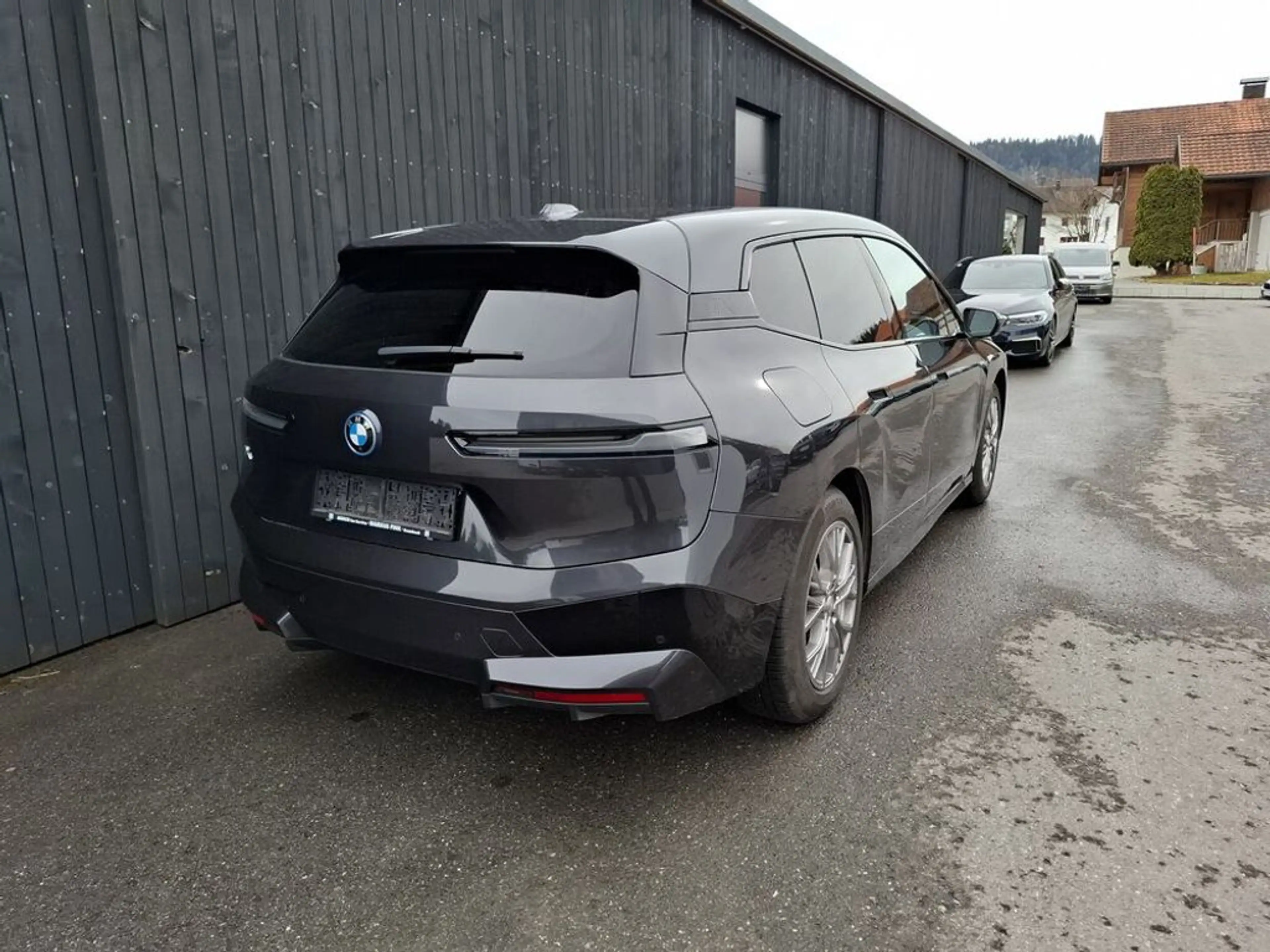 BMW iX 40 xDrive Sportpaket 71/kWh — photo 6