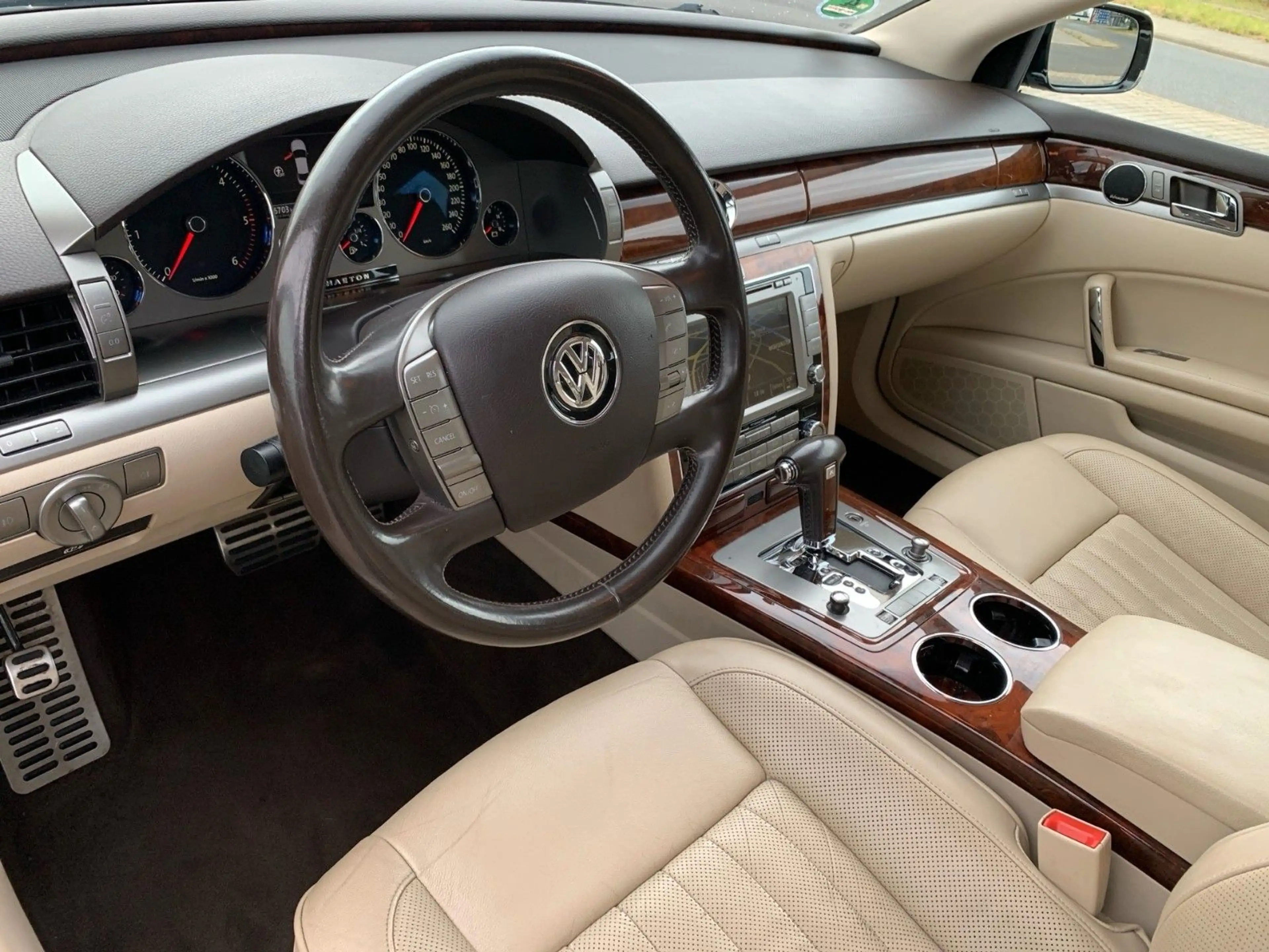 Volkswagen Phaeton V6 TDI 4Motion lang/BiXenon/Navi/Leder — photo 13