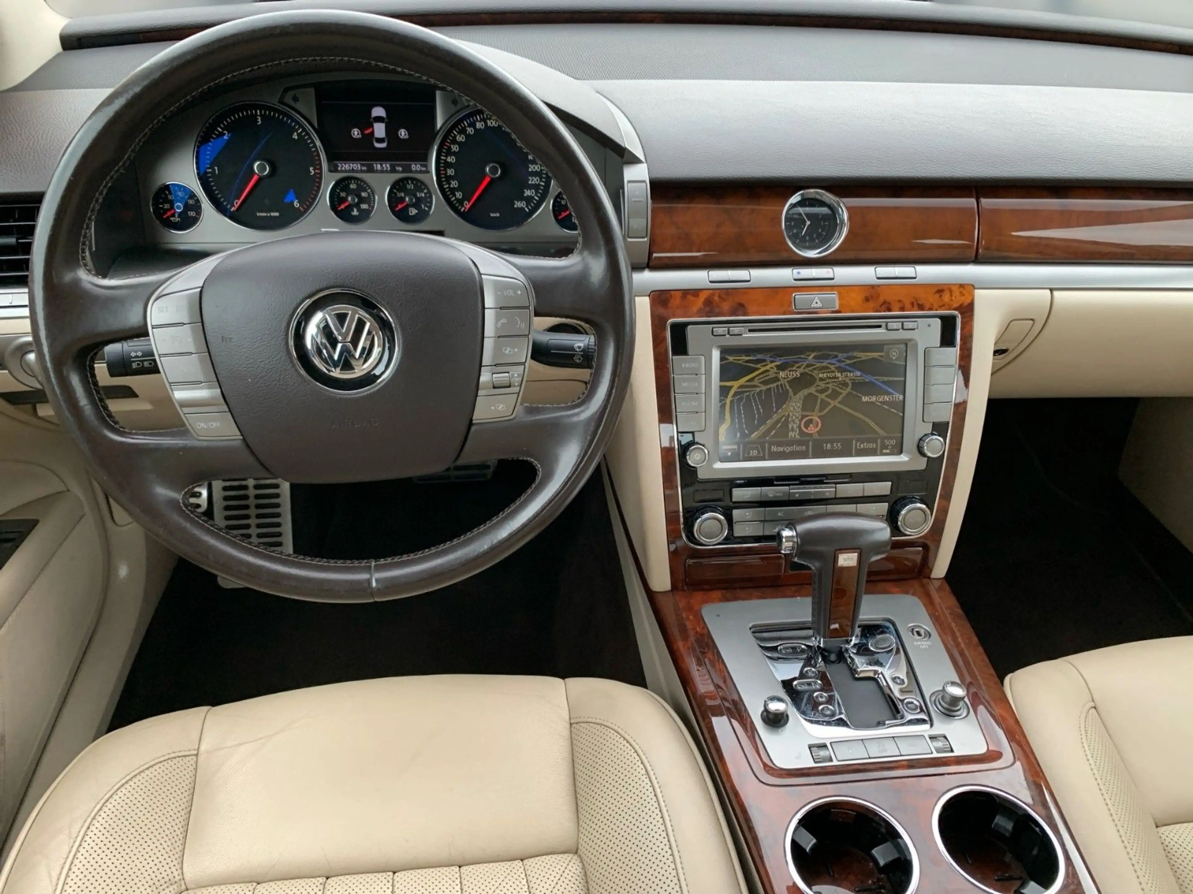 Volkswagen Phaeton V6 TDI 4Motion lang/BiXenon/Navi/Leder — photo 14