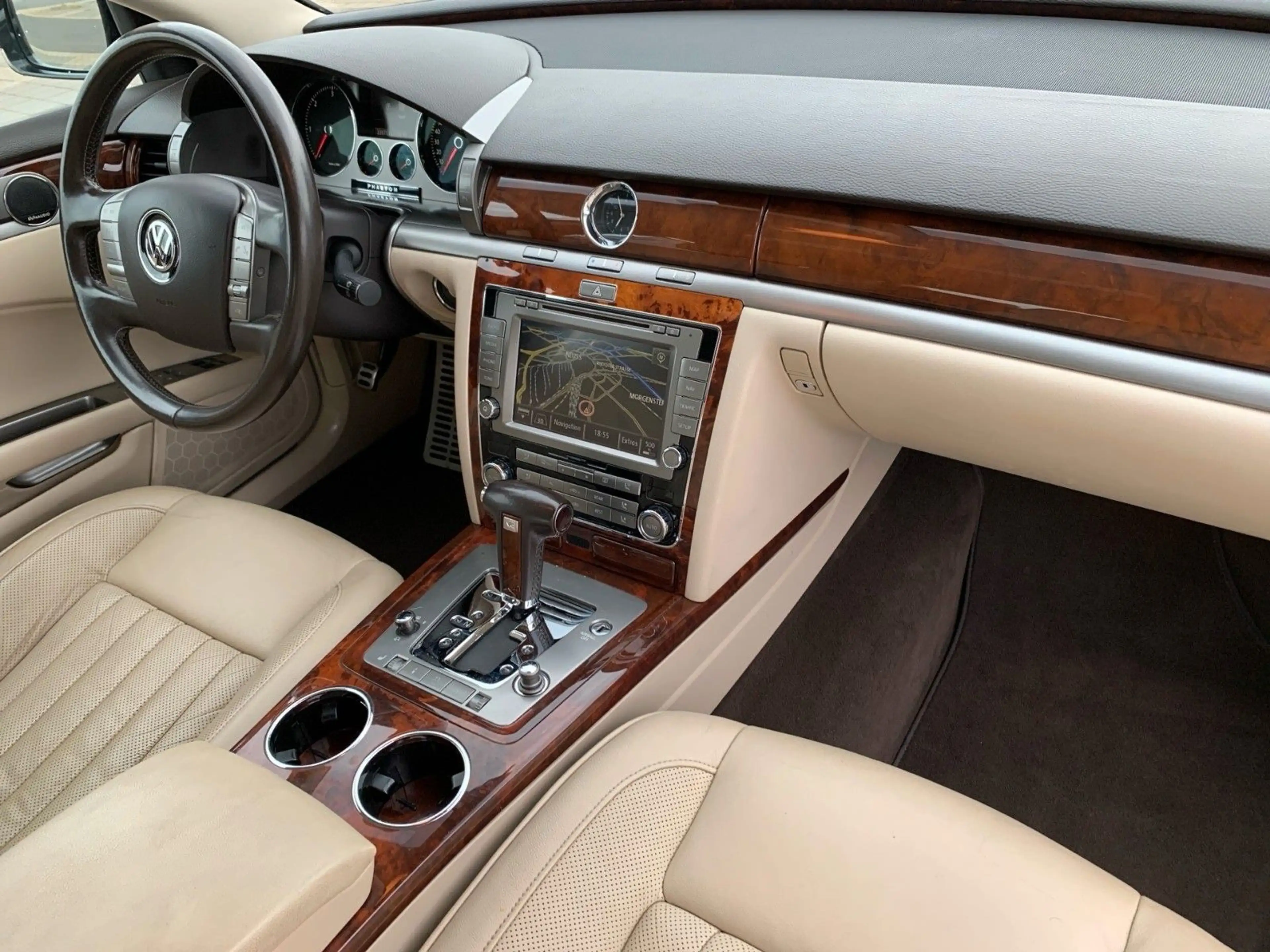 Volkswagen Phaeton V6 TDI 4Motion lang/BiXenon/Navi/Leder — photo 12