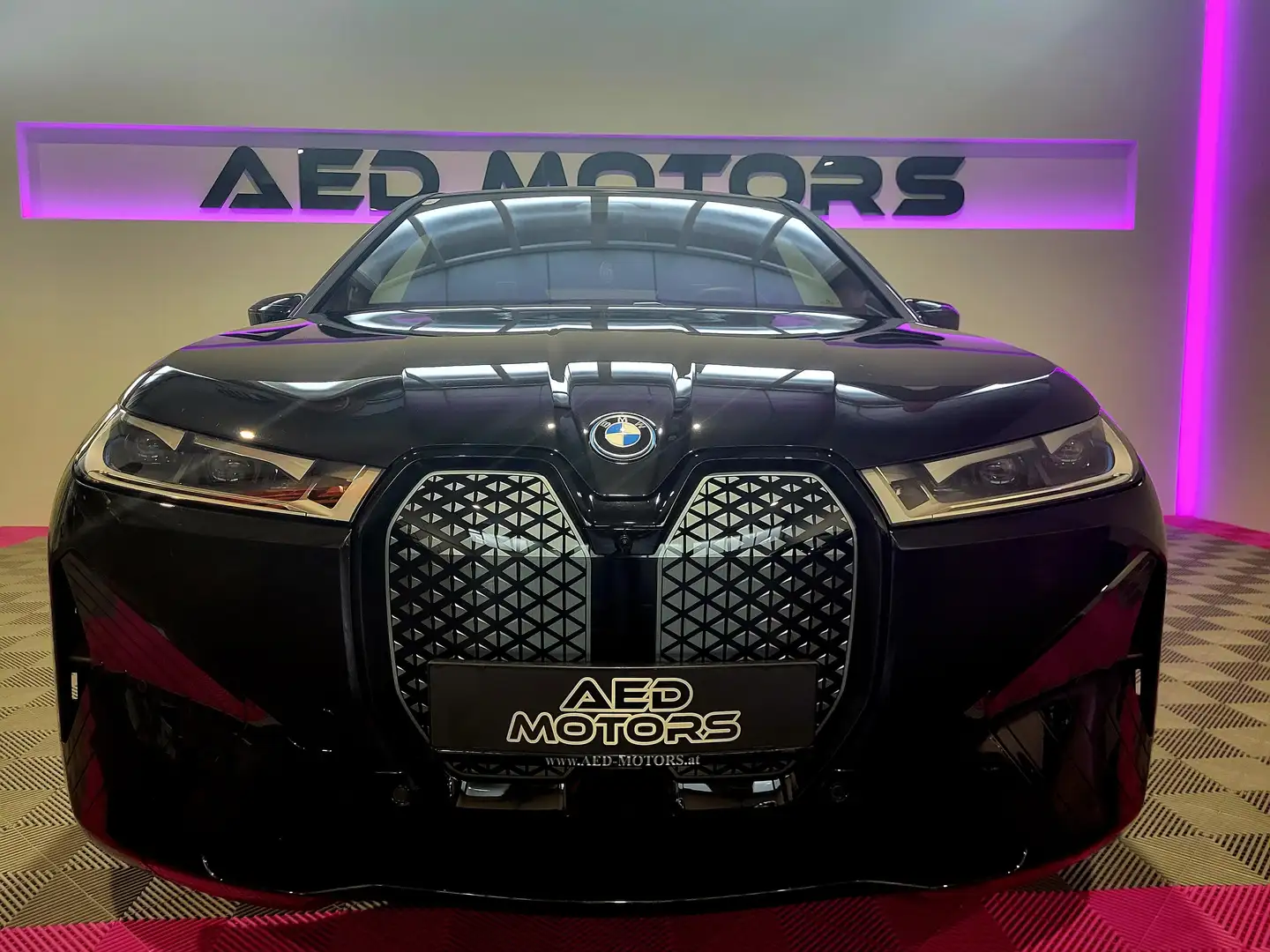 BMW iX M60 Schwarz - 2