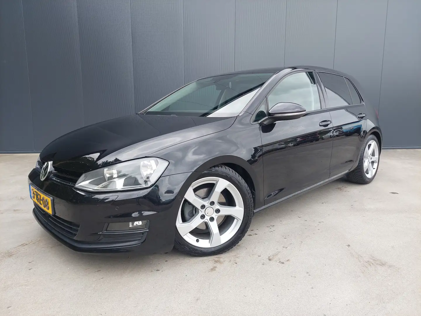 Volkswagen Golf 1.4 TSI Highline AUTOMAAT ADAPT CRUISE PARK ASSIST Zwart - 1